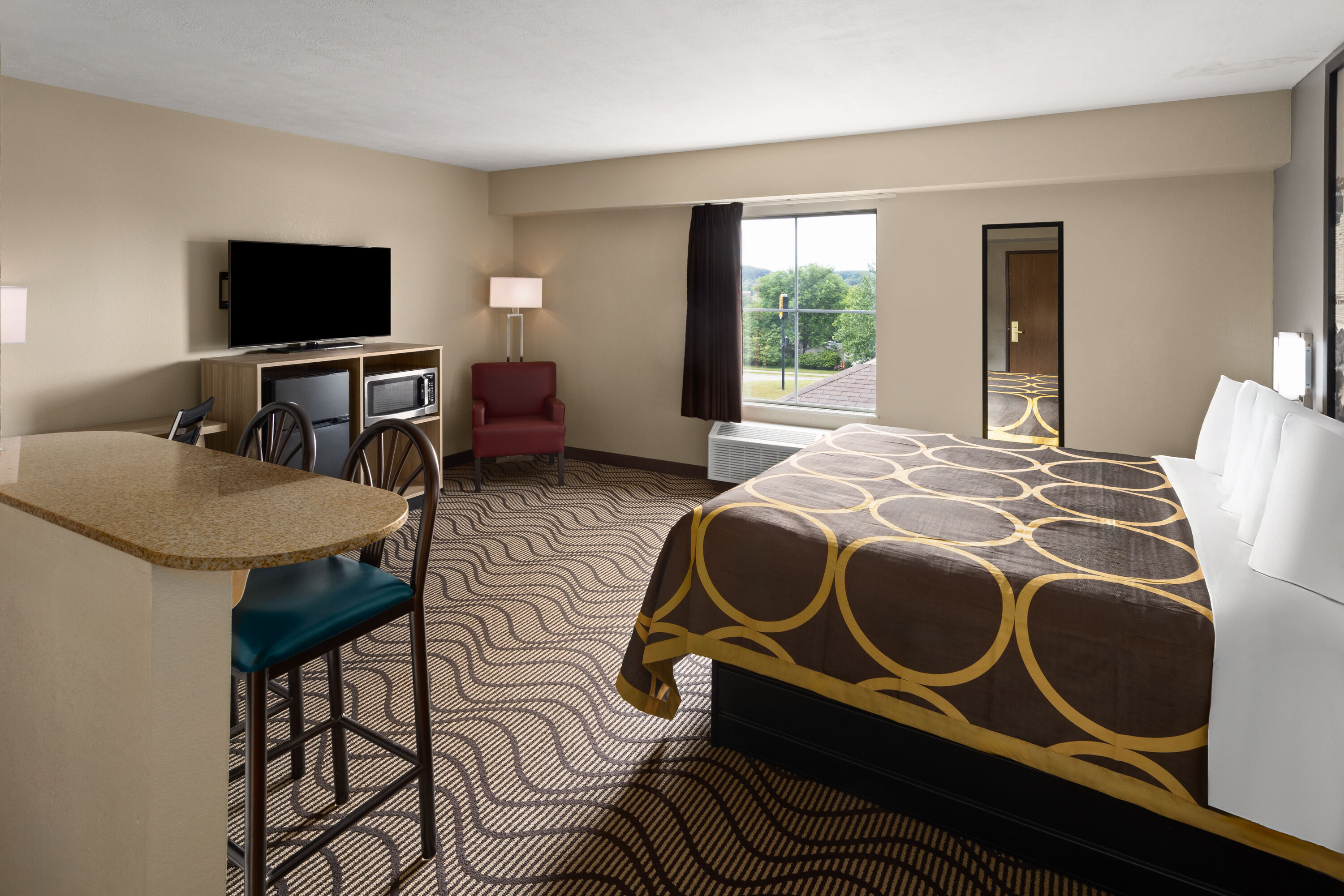 Super 8 by Wyndham Mars/Cranberry/Pittsburgh Area suite in Mars, Pennsylvania