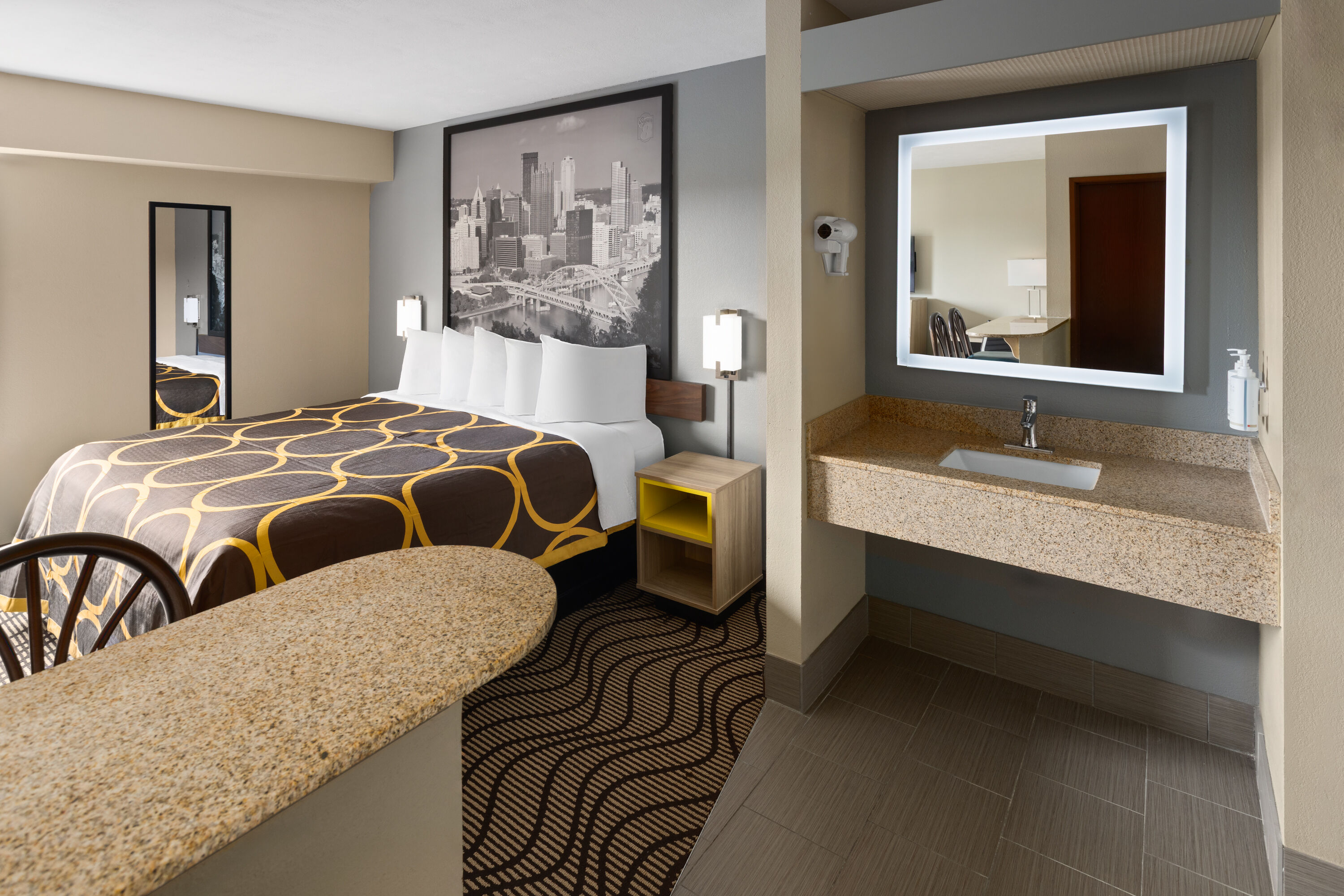 Super 8 by Wyndham Mars/Cranberry/Pittsburgh Area suite in Mars, Pennsylvania