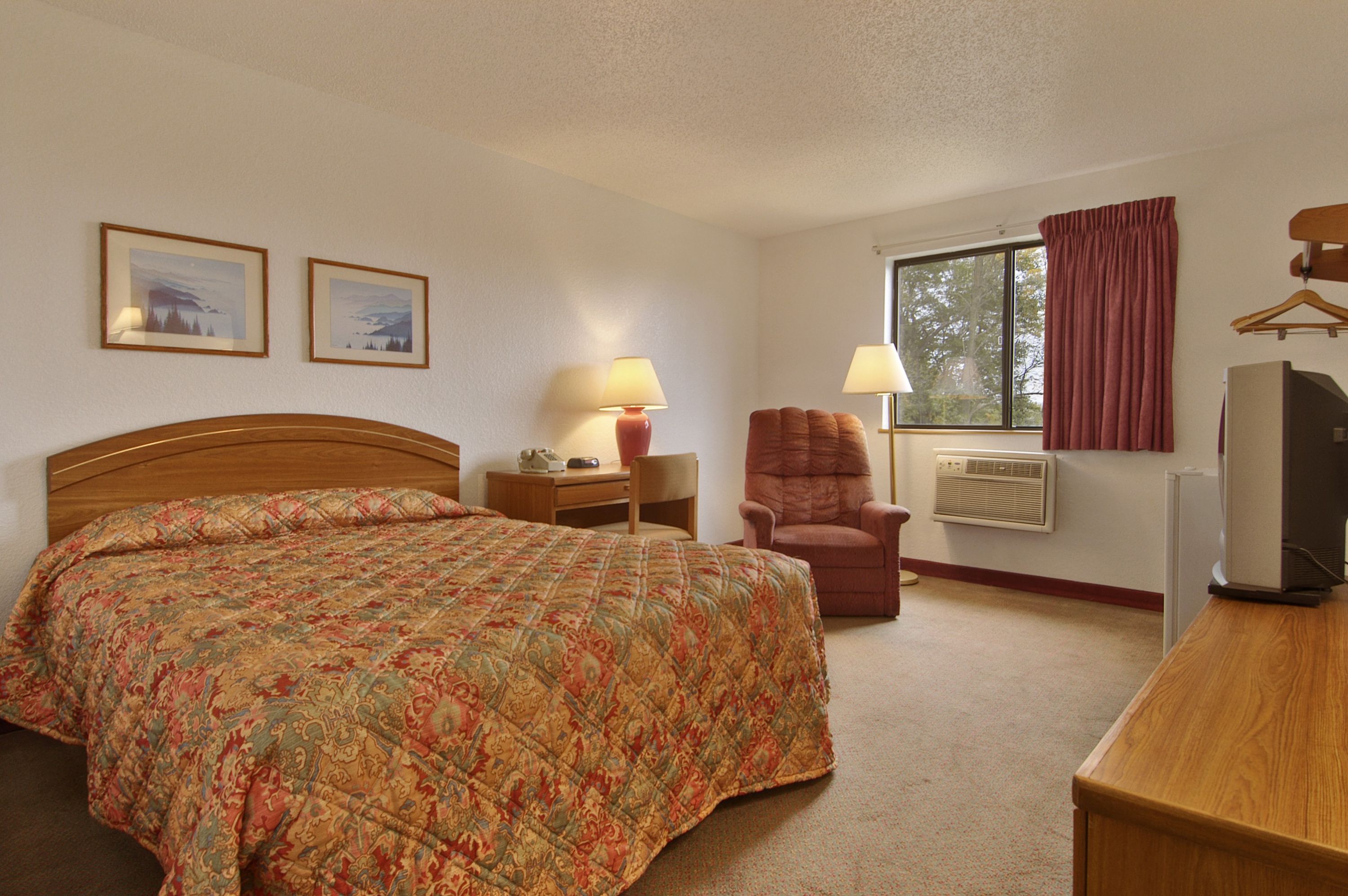 Guest room at the Super 8 by Wyndham New Castle in New Castle, Pennsylvania