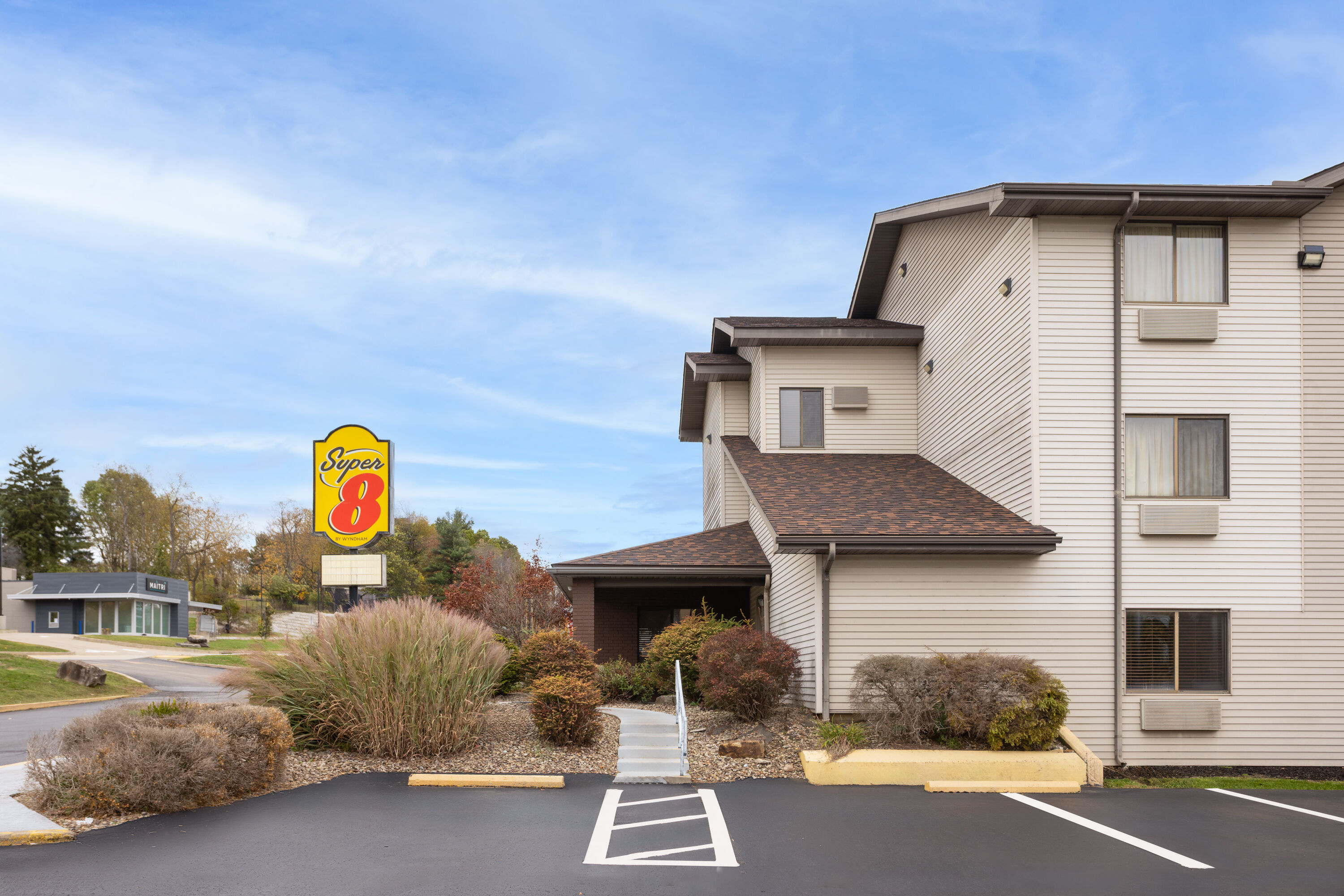 Exterior Day Image of Super 8 by Wyndham New Stanton hotel in New Stanton, Pennsylvania