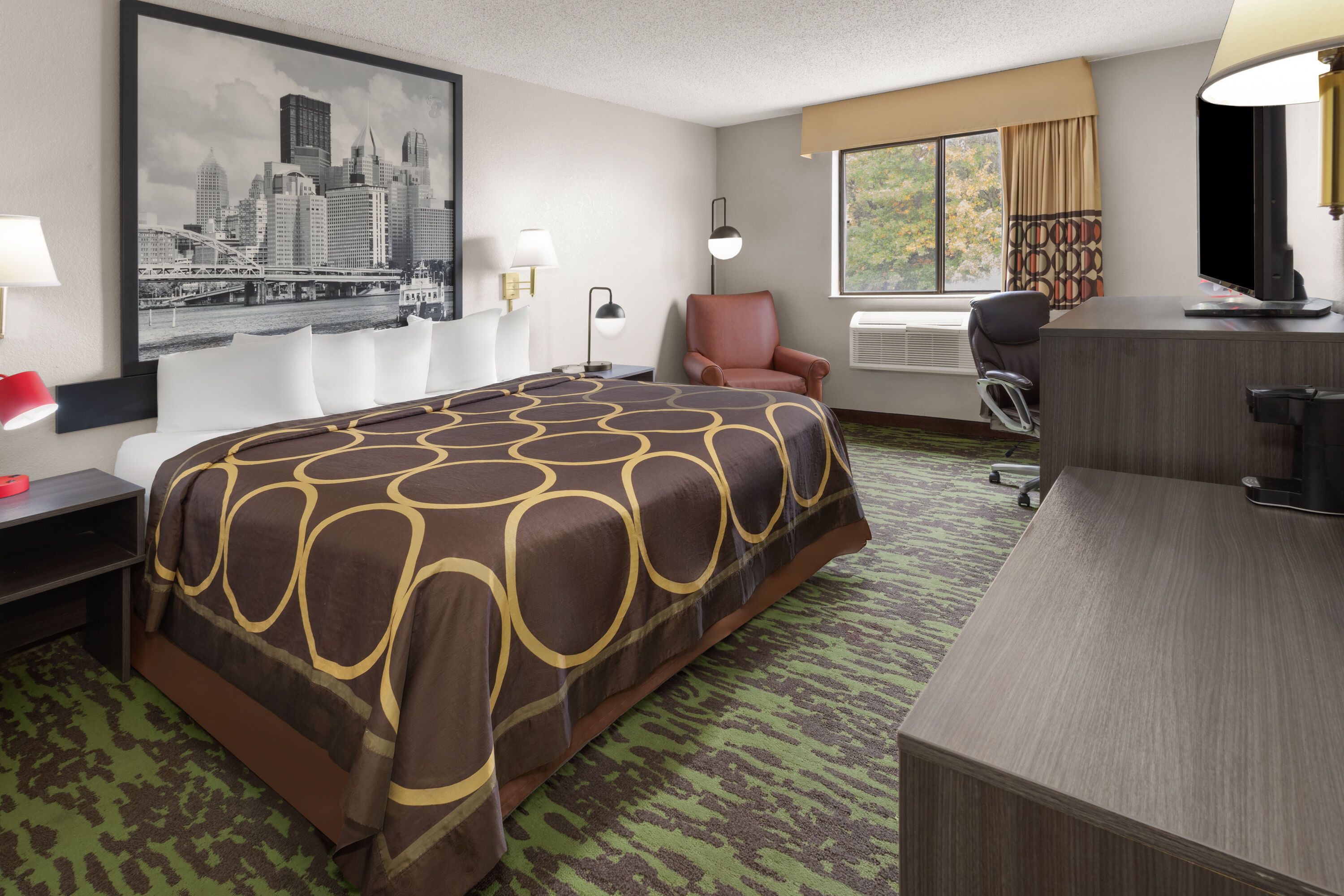 Super 8 by Wyndham New Stanton suite in New Stanton, Pennsylvania