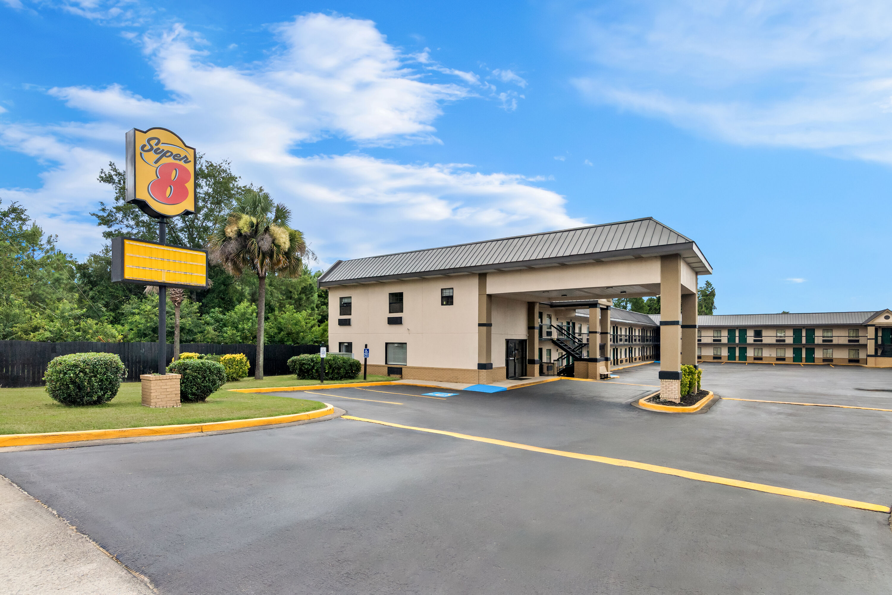 Exterior Day Image of Super 8 by Wyndham Columbia hotel in Columbia, South Carolina