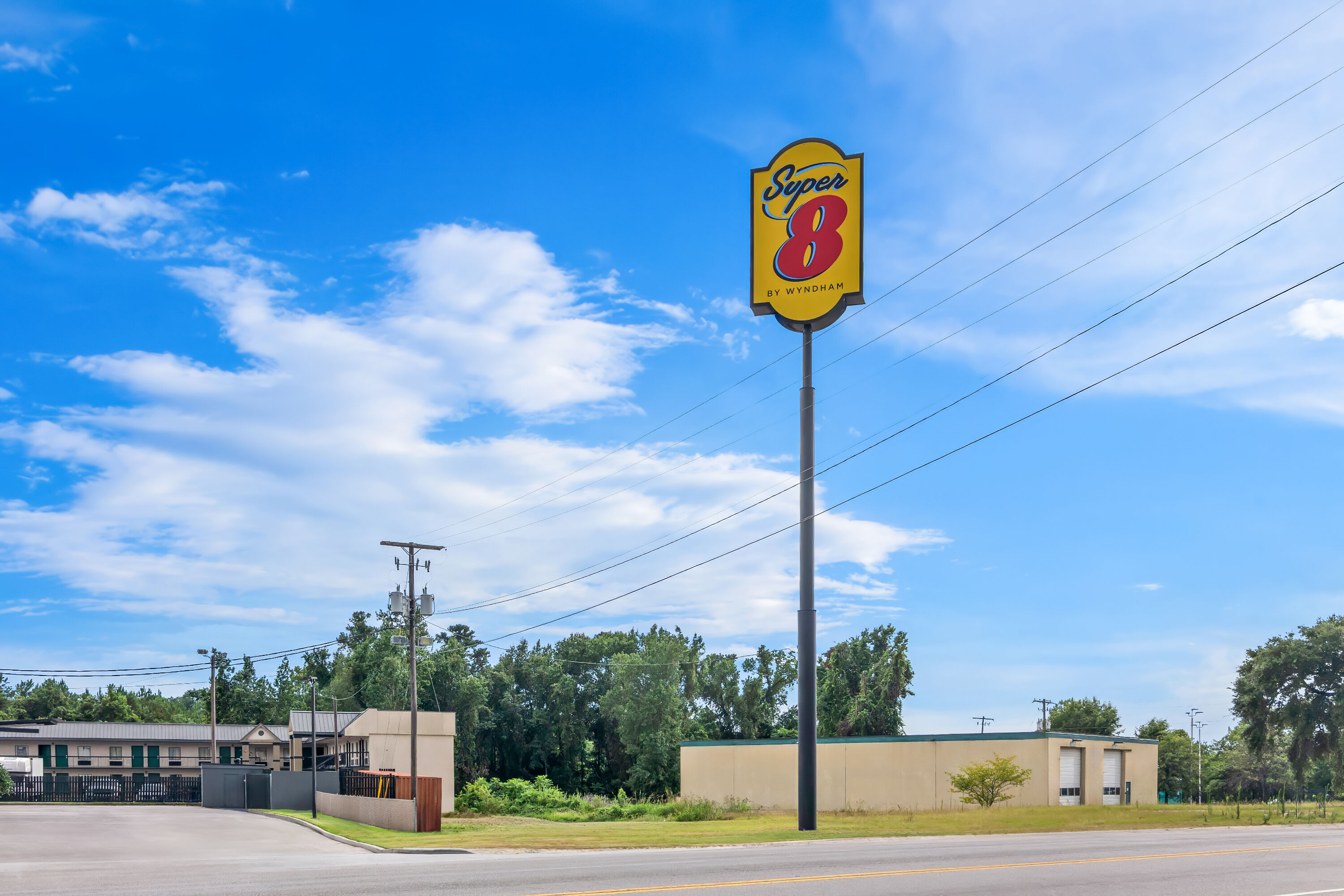 Exterior Day Image of Super 8 by Wyndham Columbia hotel in Columbia, South Carolina