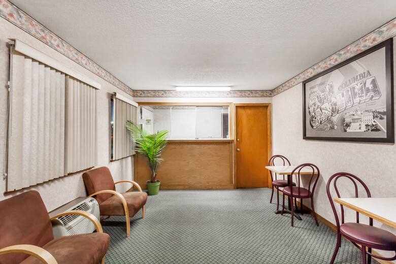 Super 8 Columbia/Ft. Jackson, SC hotel lobby in Columbia, South Carolina