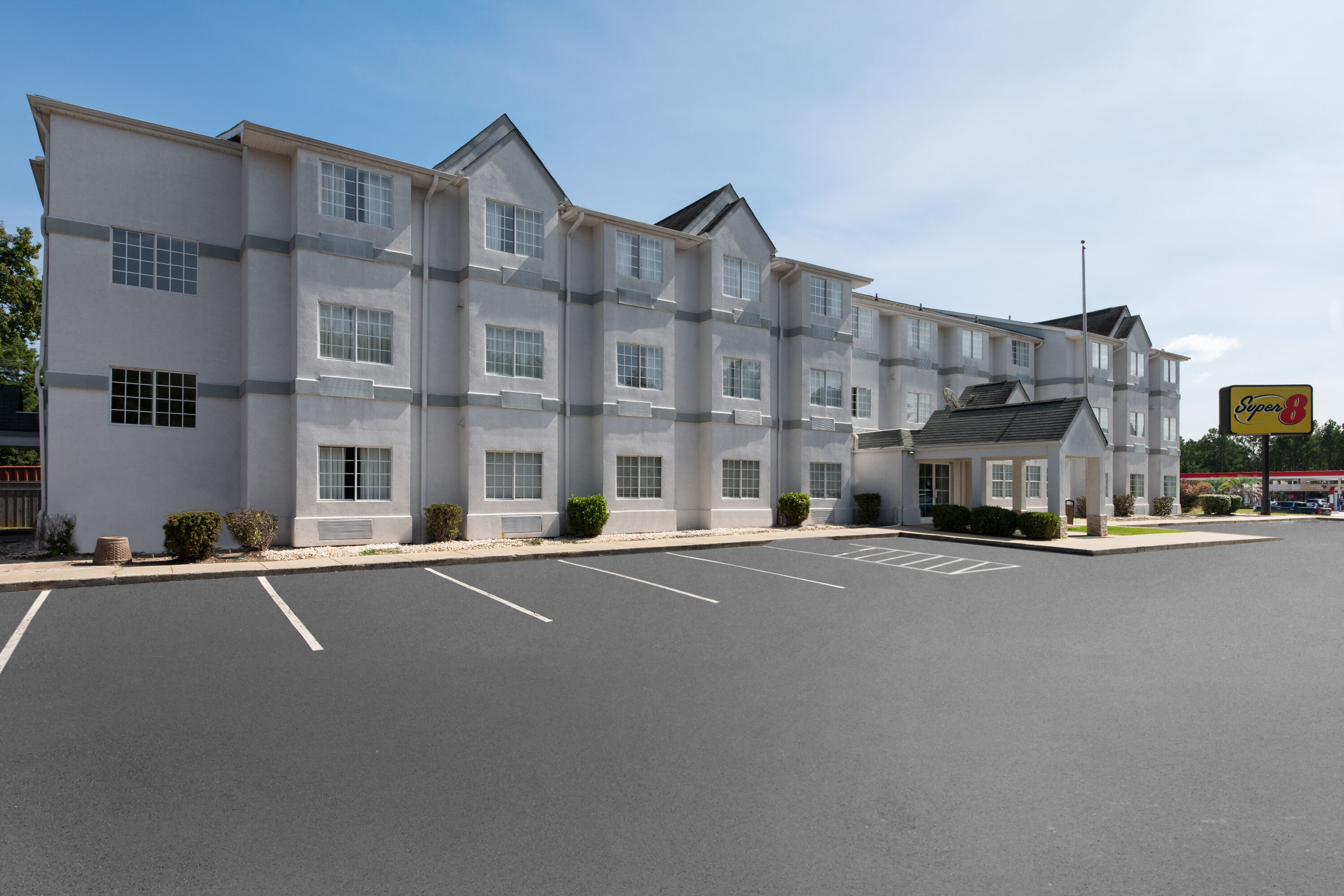 Exterior Day Image of Super 8 by Wyndham Harbison/Parkridge Hospital hotel in Columbia, South Carolina