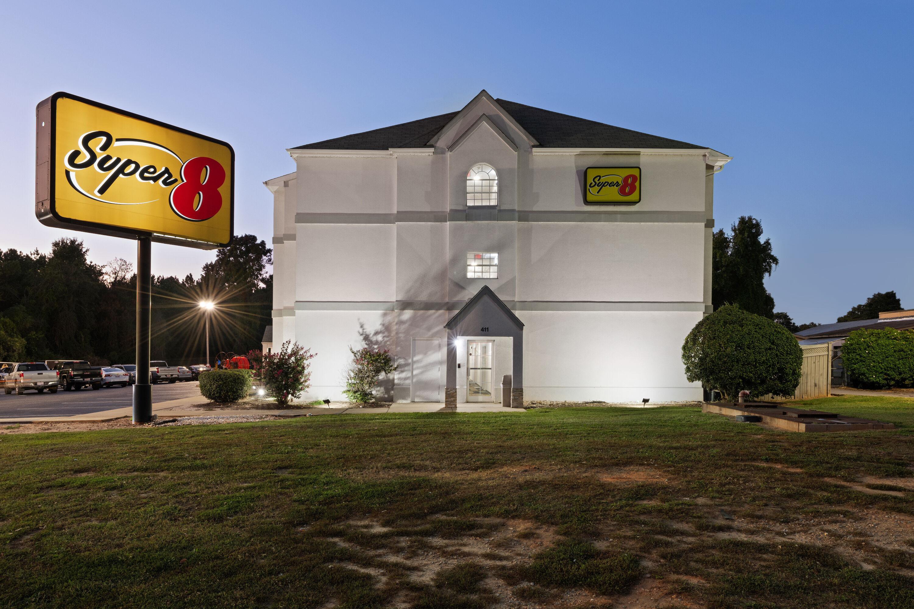 Exterior Dusk Image of Super 8 by Wyndham Harbison/Parkridge Hospital hotel in Columbia, South Carolina