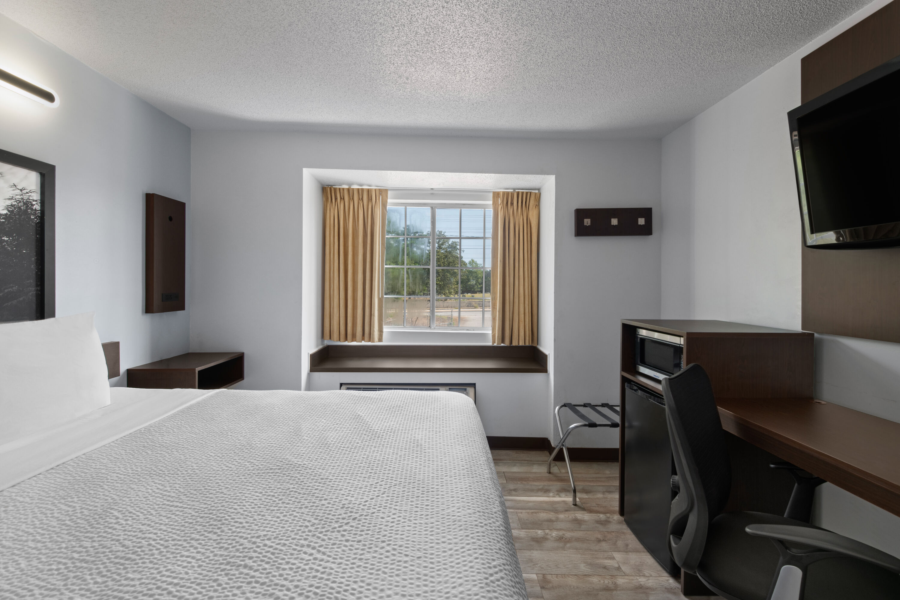 Guest room at the Super 8 by Wyndham Harbison/Parkridge Hospital in Columbia, South Carolina