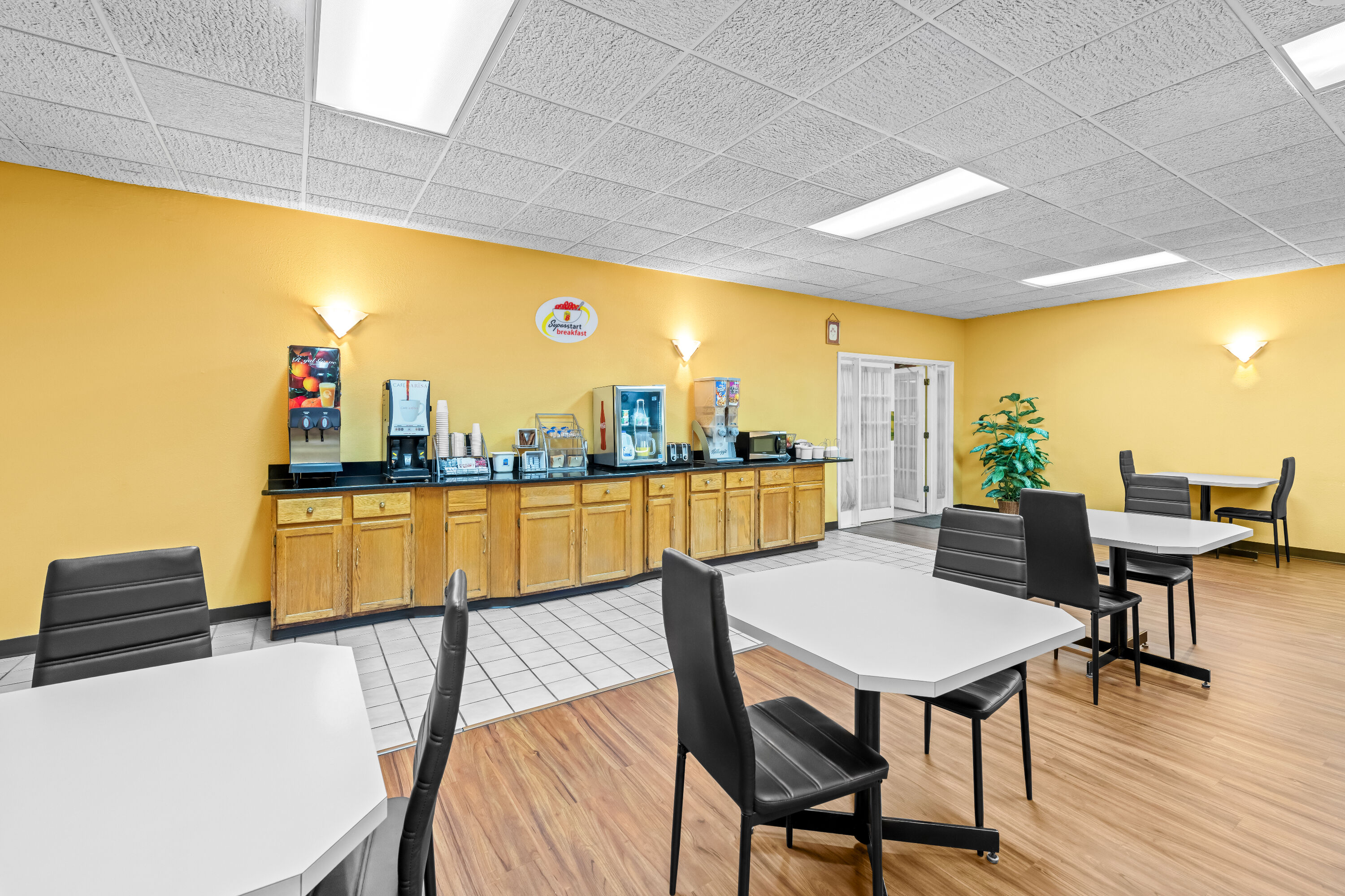 Super 8 by Wyndham Gaffney restaurant breakfast area with seating in Gaffney, South Carolina