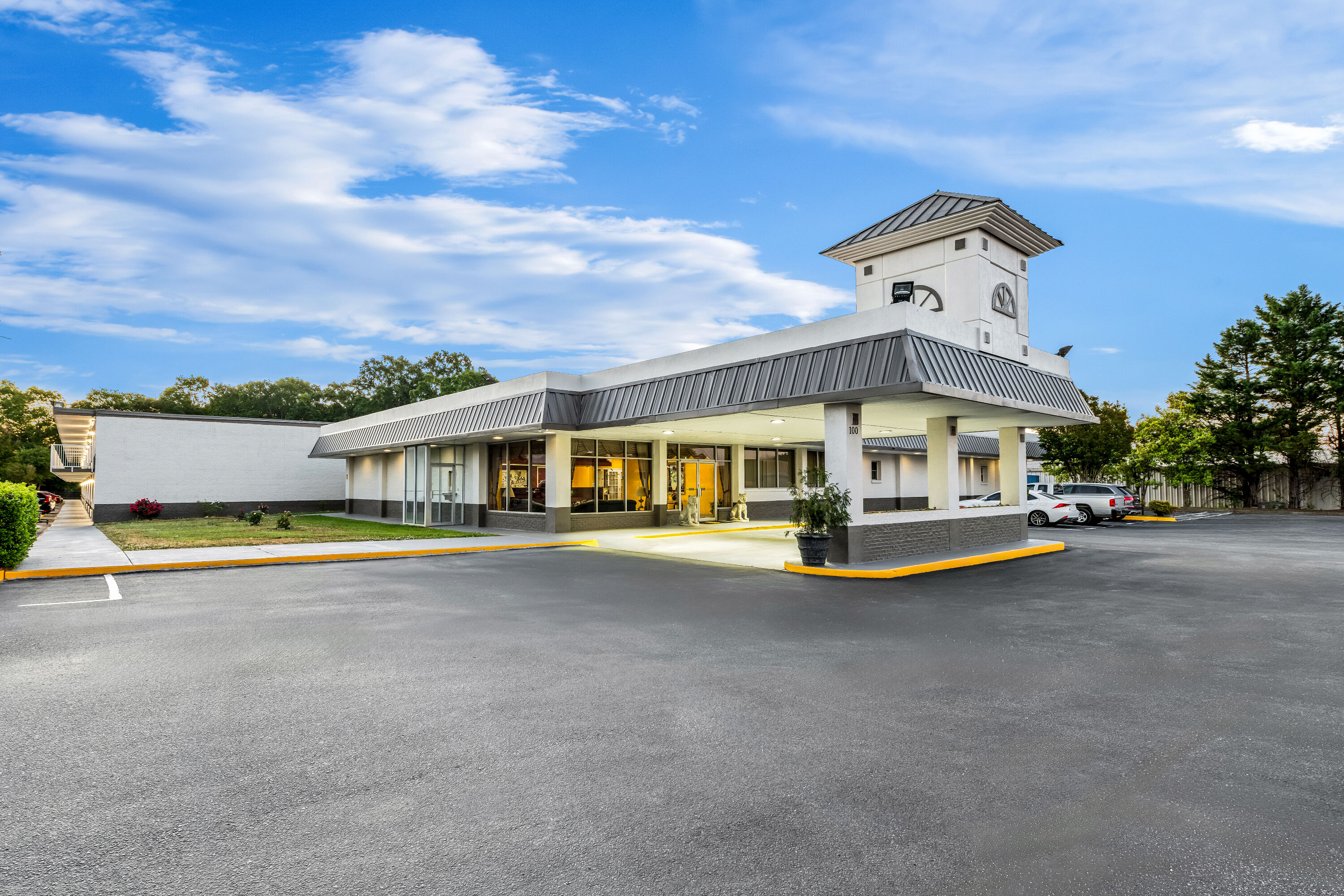 Exterior Day Image of Super 8 by Wyndham Gaffney hotel in Gaffney, South Carolina