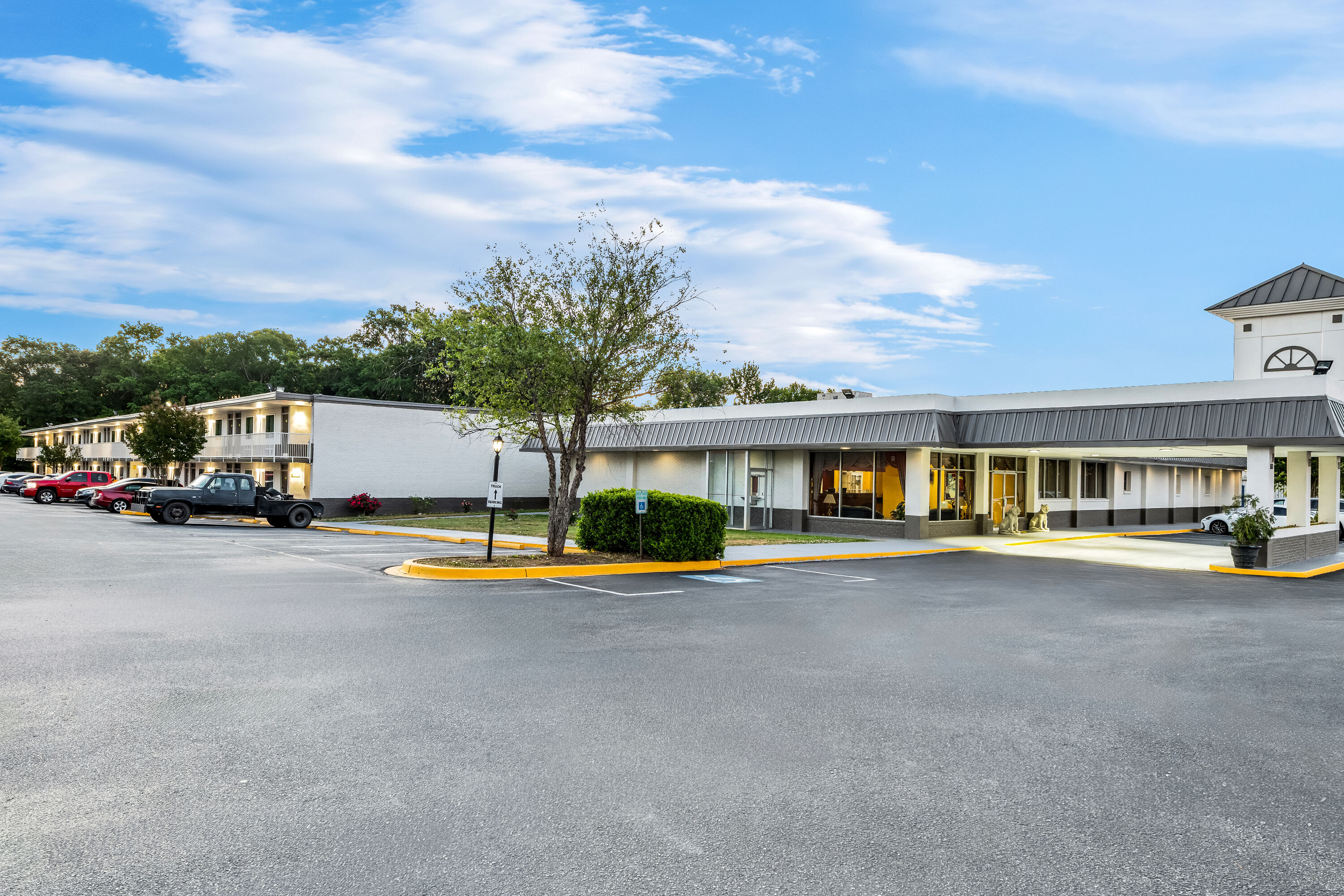 Exterior Day Image of Super 8 by Wyndham Gaffney hotel in Gaffney, South Carolina