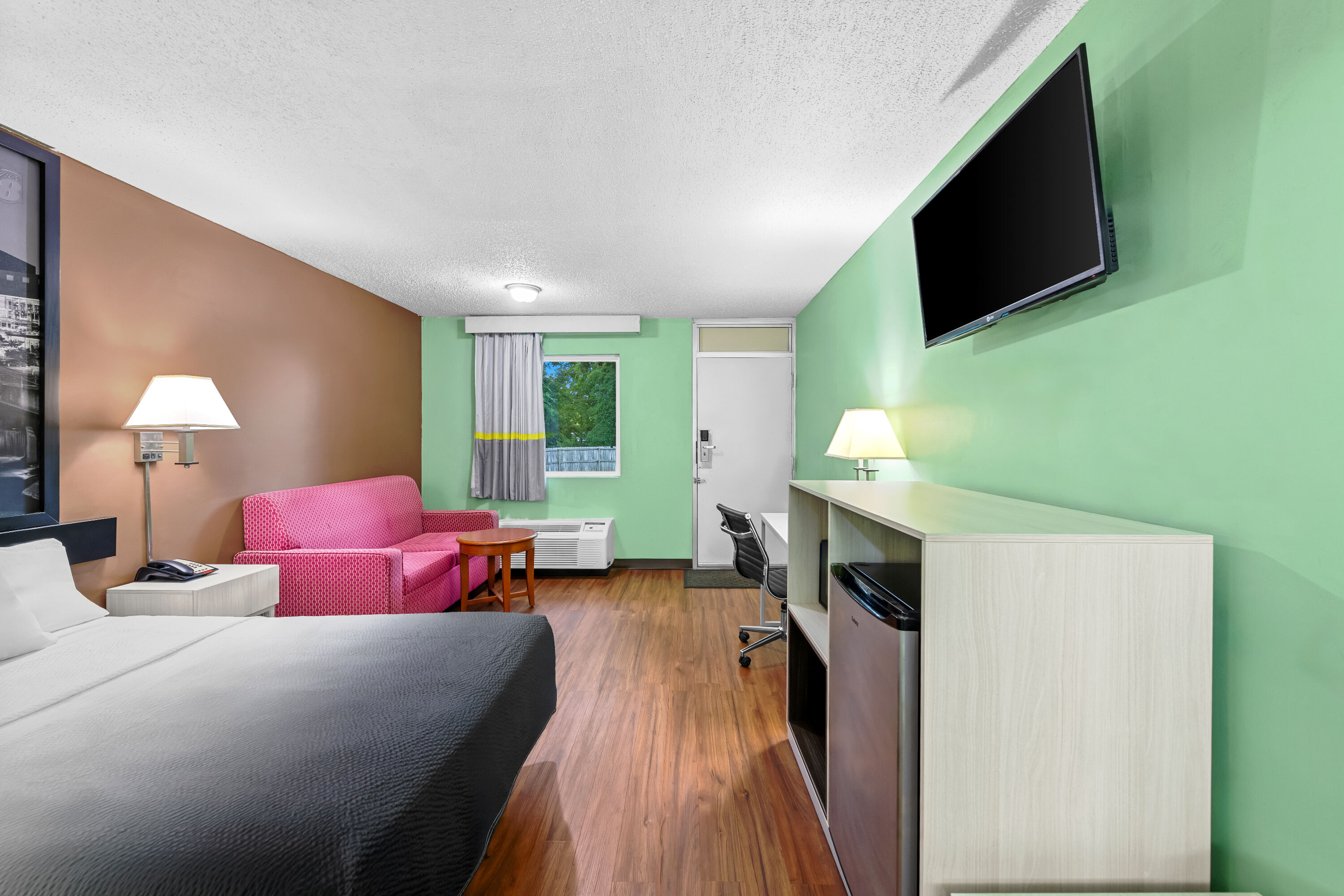 Double bed guest room at the Super 8 by Wyndham Gaffney in Gaffney, South Carolina