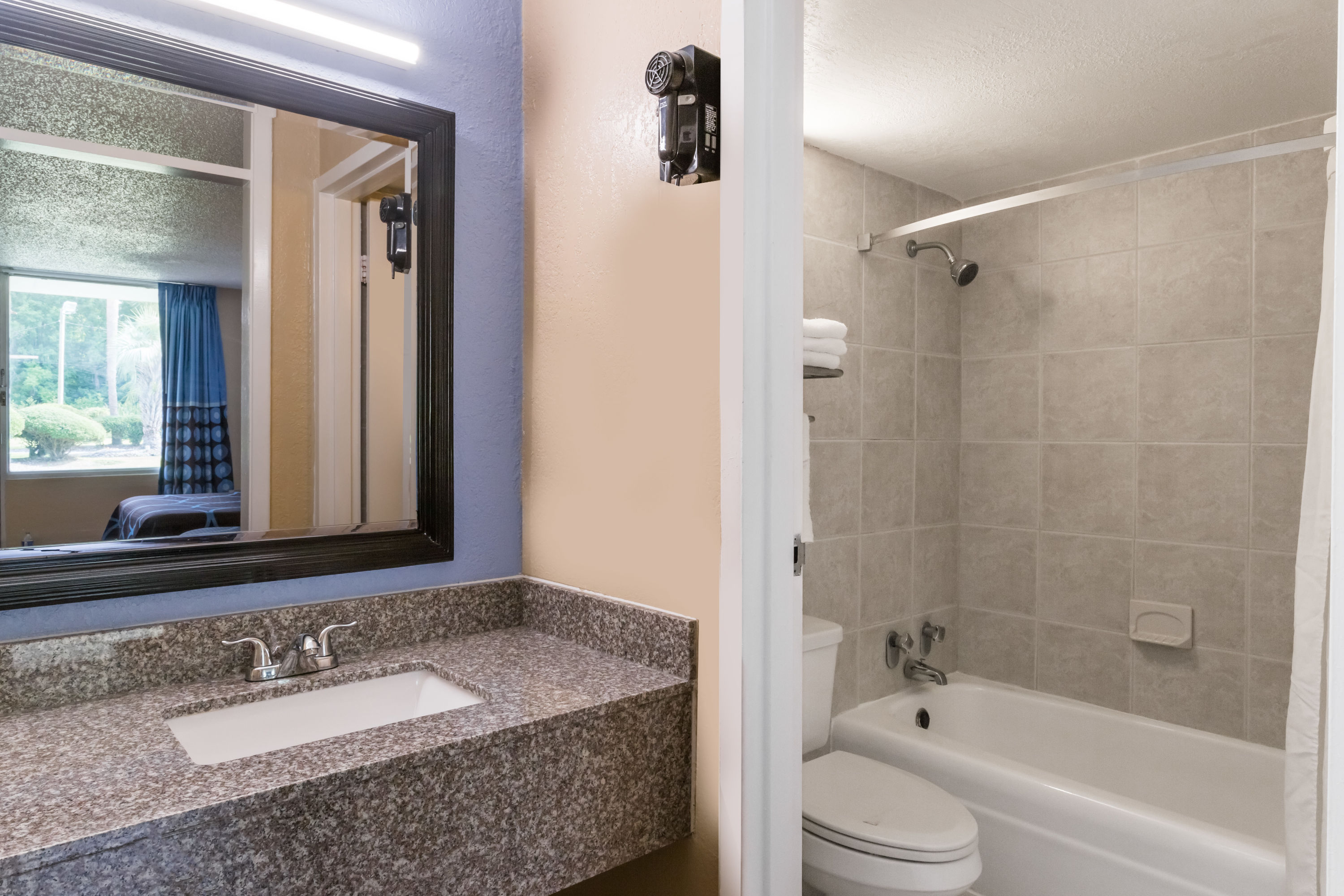 Guest room bath at the Super 8 by Wyndham Hardeeville/Savannah North in Hardeeville, South Carolina