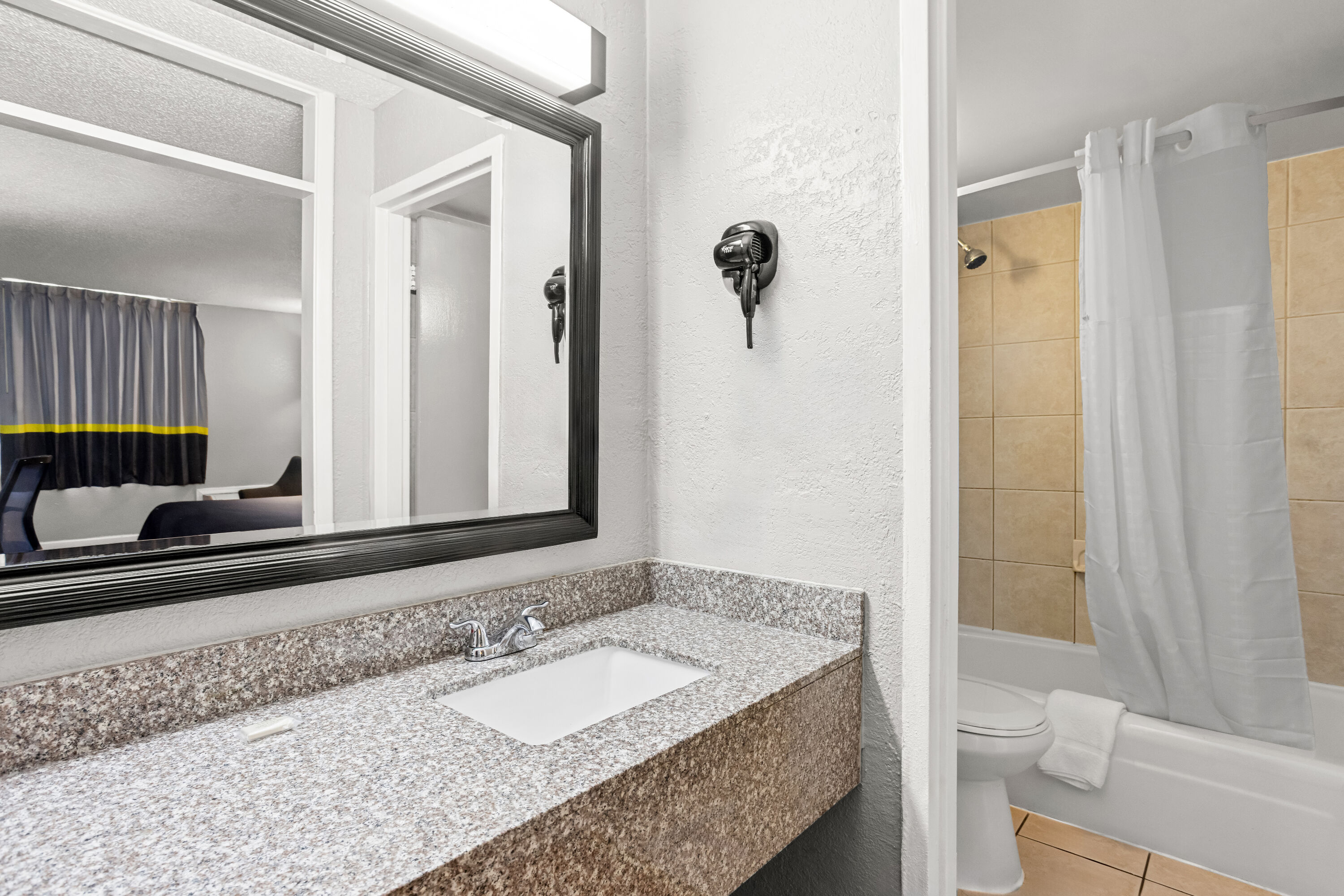 Guest room bath at the Super 8 by Wyndham Hardeeville/Savannah North in Hardeeville, South Carolina