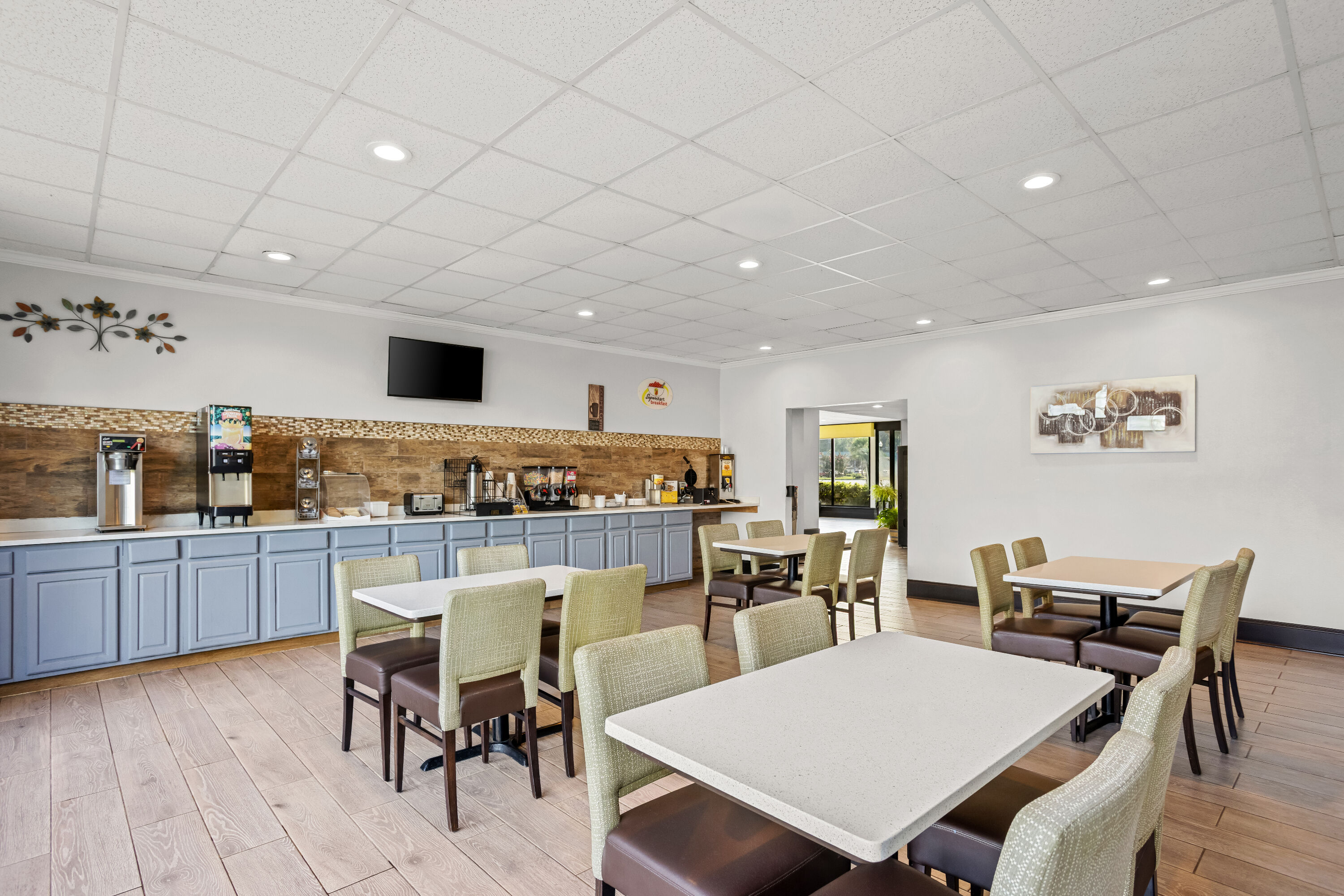 Super 8 by Wyndham Hardeeville/Savannah North restaurant breakfast area with seating in Hardeeville, South Carolina
