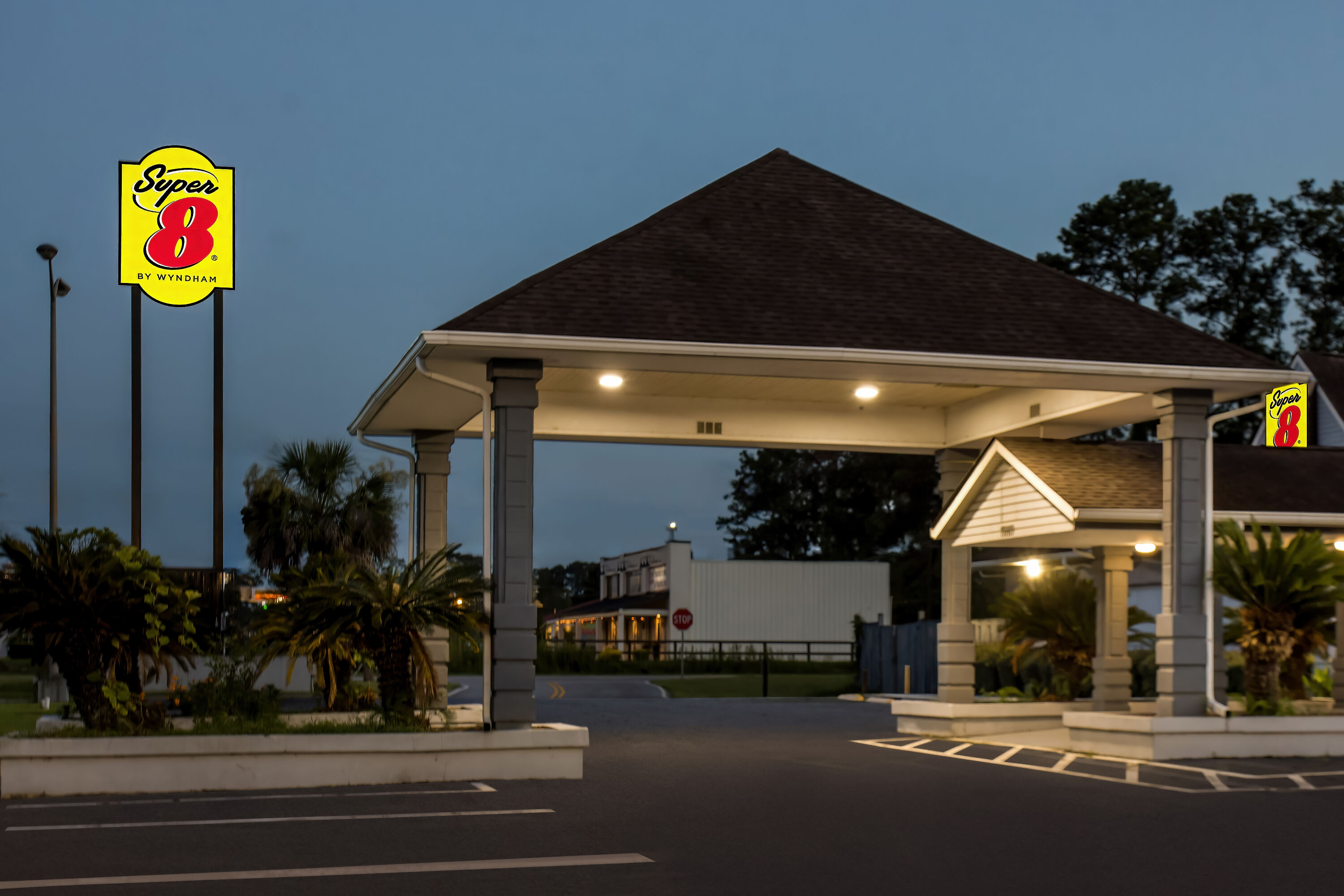 Exterior Night Image of Super 8 by Wyndham Hardeeville/Savannah North hotel in Hardeeville, South Carolina