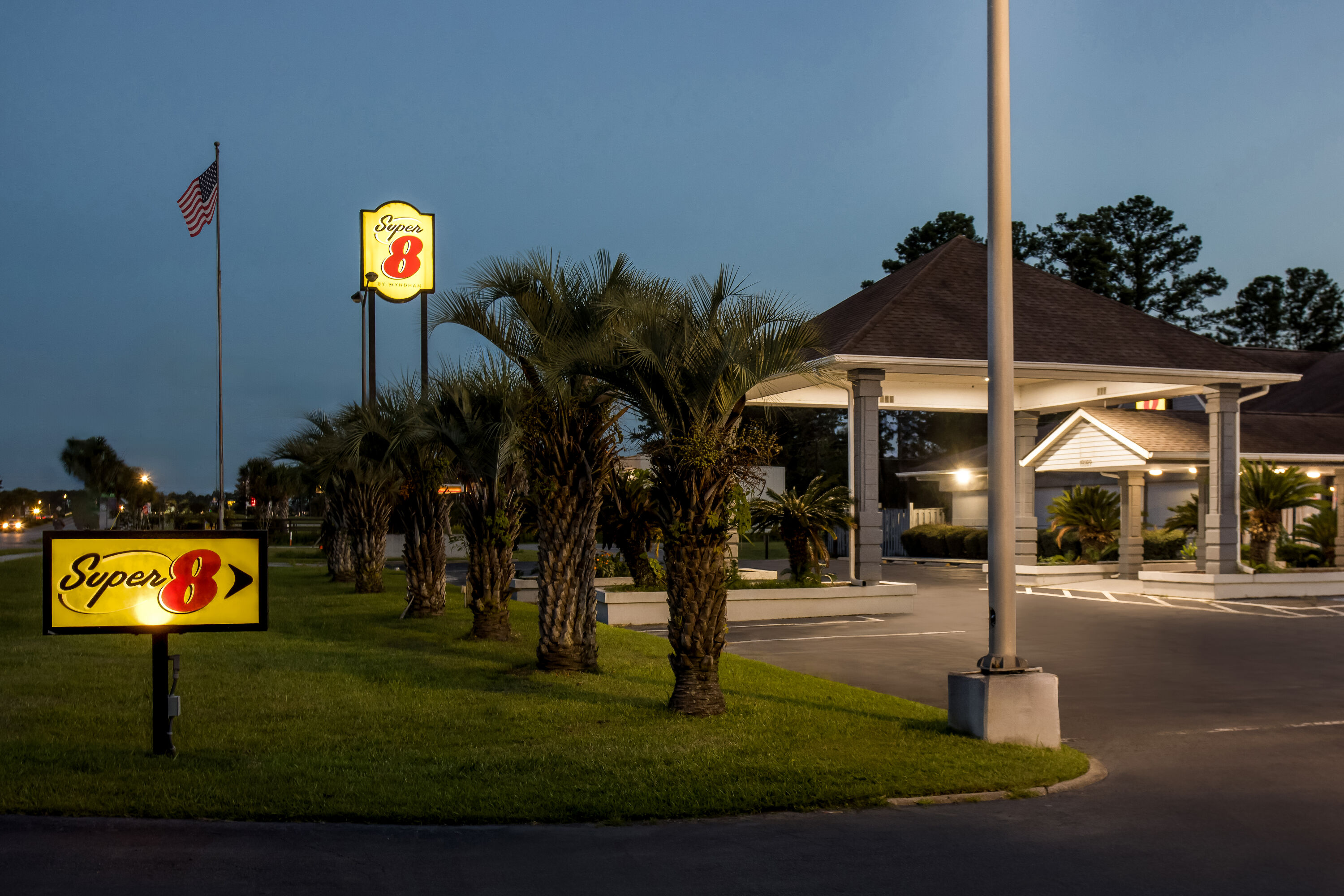 Exterior Night Image of Super 8 by Wyndham Hardeeville/Savannah North hotel in Hardeeville, South Carolina