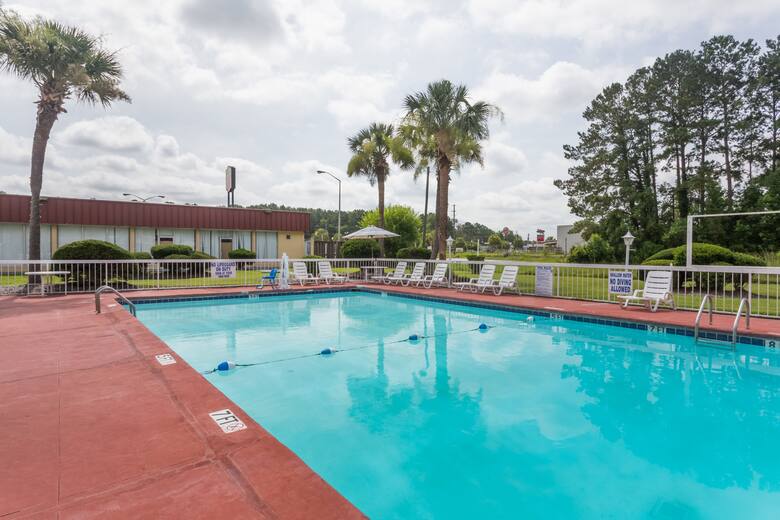 Super 8 Hardeeville Hotels Sc 29927 Pool At The Super 8 Hardeeville In South Carolina