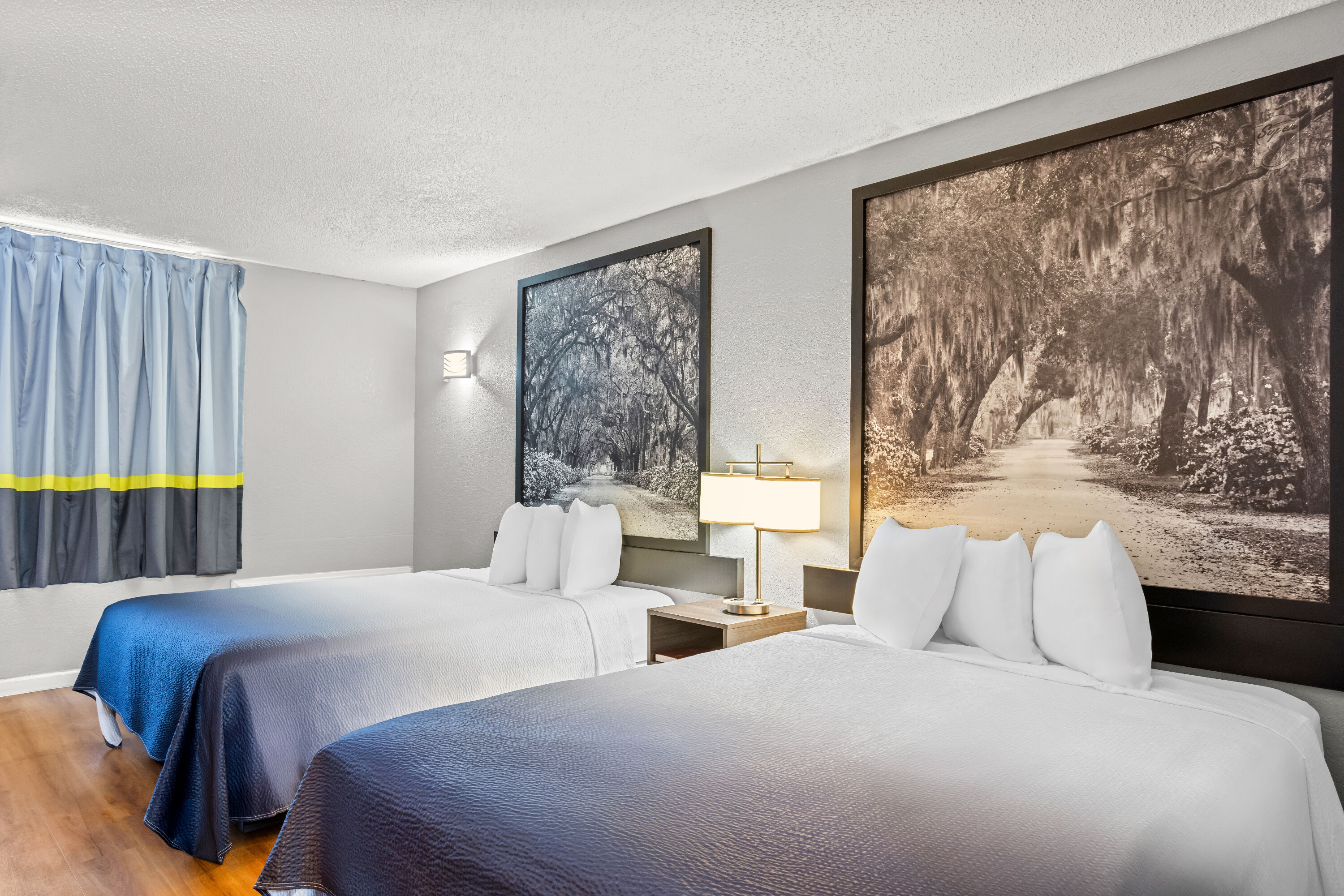 Double bed guest room at the Super 8 by Wyndham Hardeeville/Savannah North in Hardeeville, South Carolina