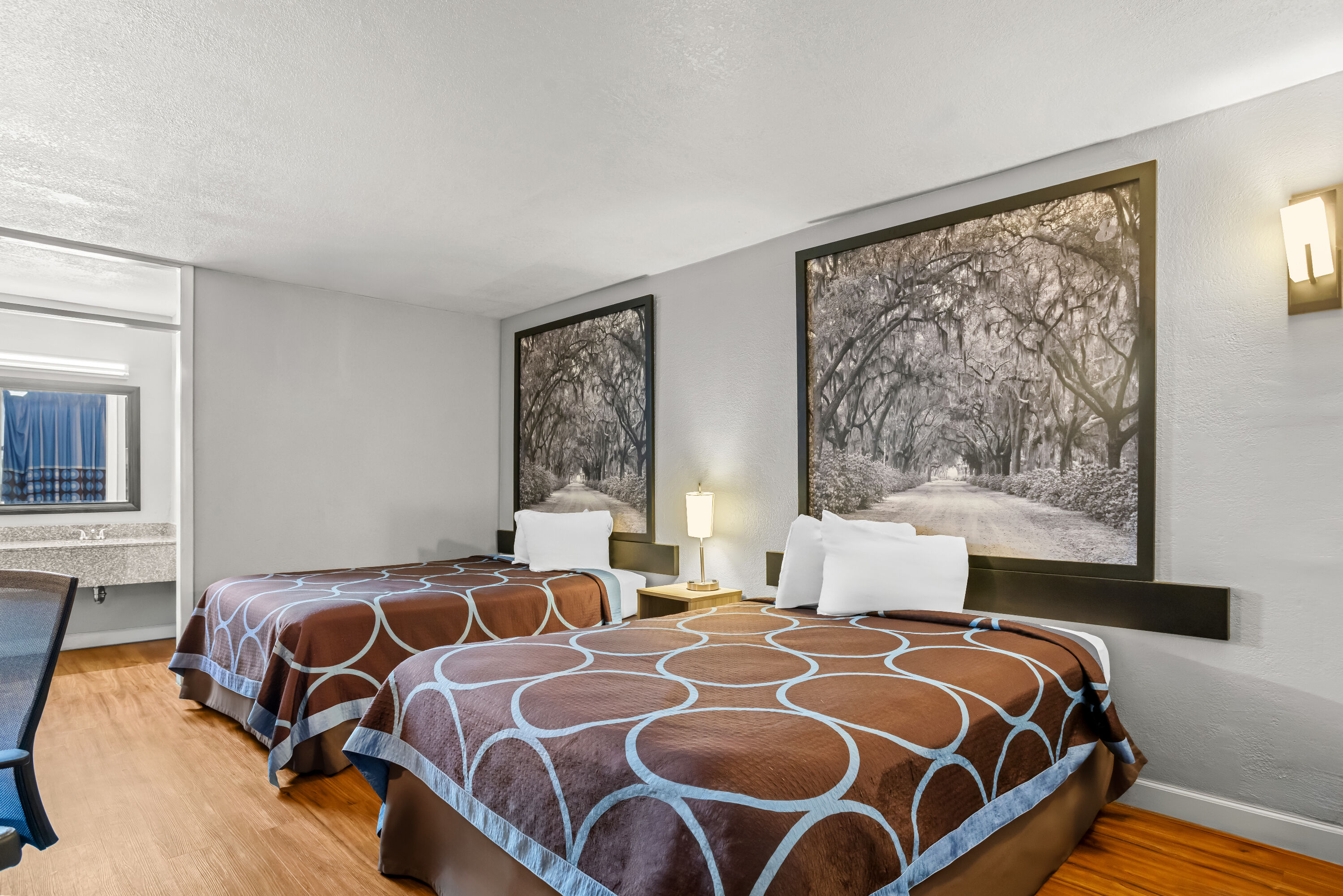 Double bed guest room at the Super 8 by Wyndham Hardeeville/Savannah North in Hardeeville, South Carolina