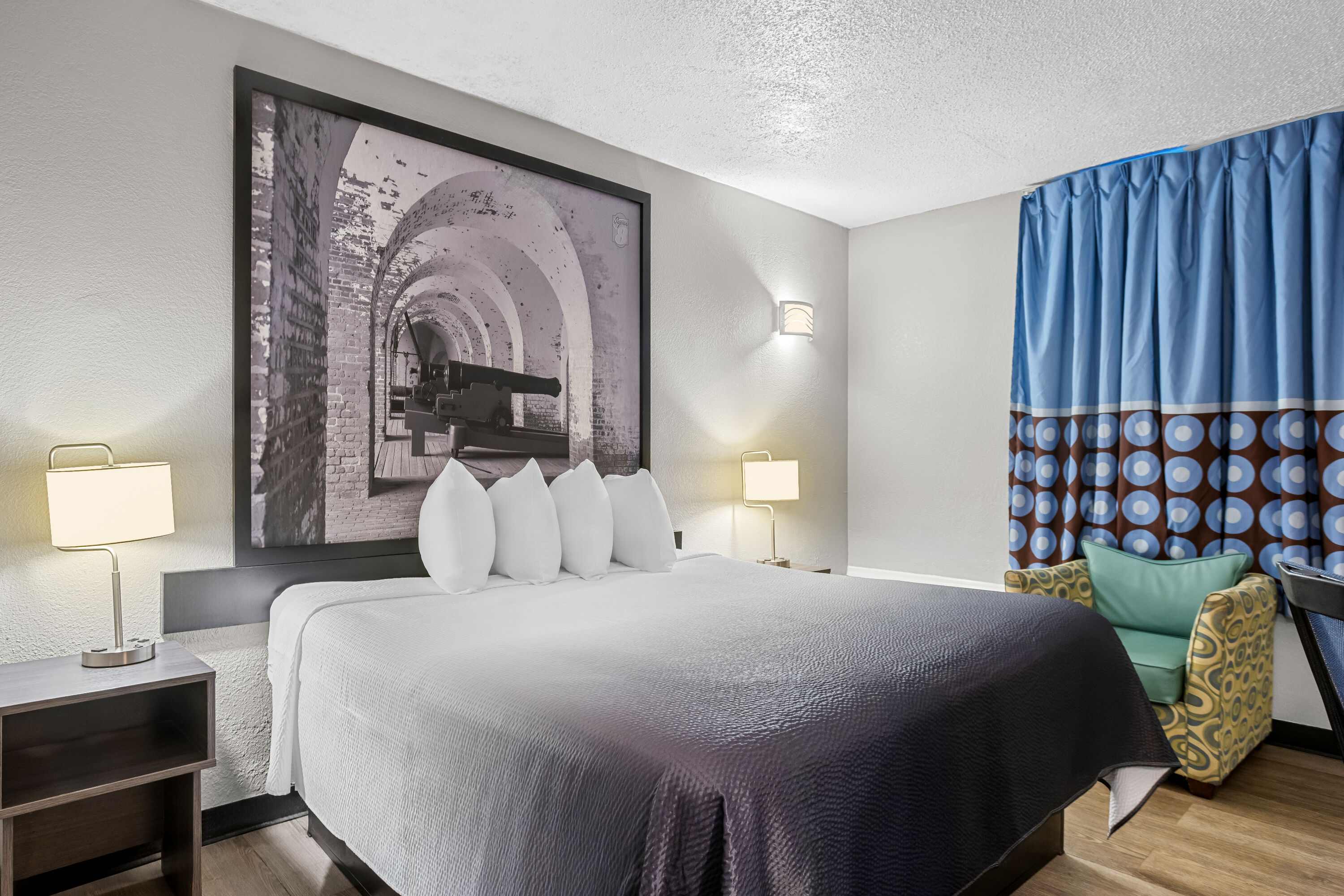 King bed guest room at the Super 8 by Wyndham Hardeeville/Savannah North in Hardeeville, South Carolina