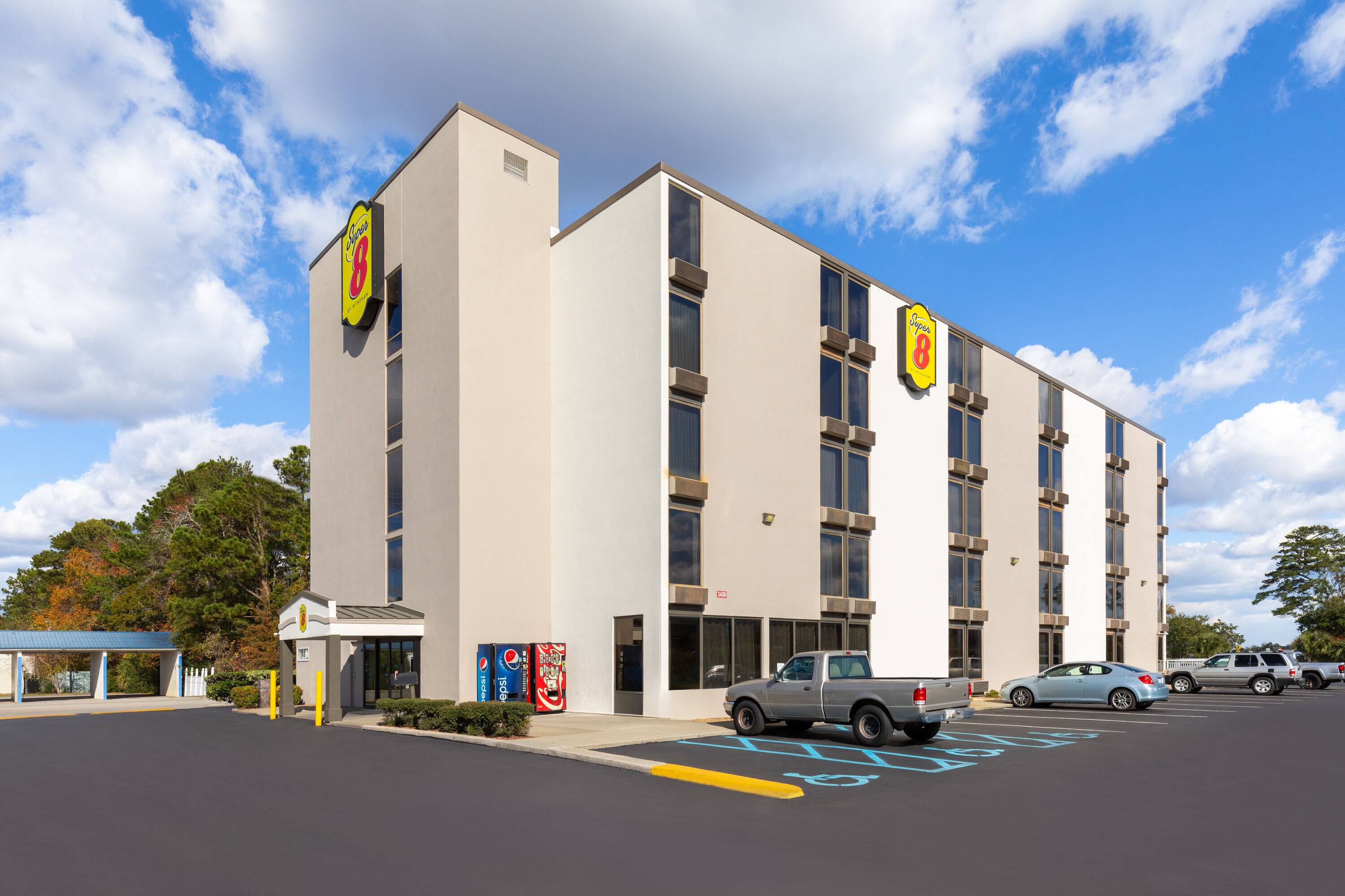 Super 8 by Wyndham Myrtle Beach/Market Common Area | Myrtle Beach