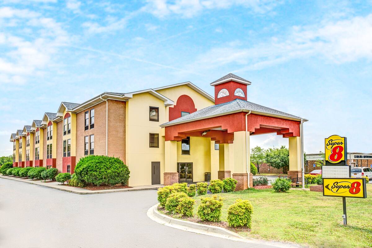 Super 8 By Wyndham Rock Hill Hotels Sc 29730 Exterior Of Super 8 By Wyndham Rock Hill Hotel In South Carolina