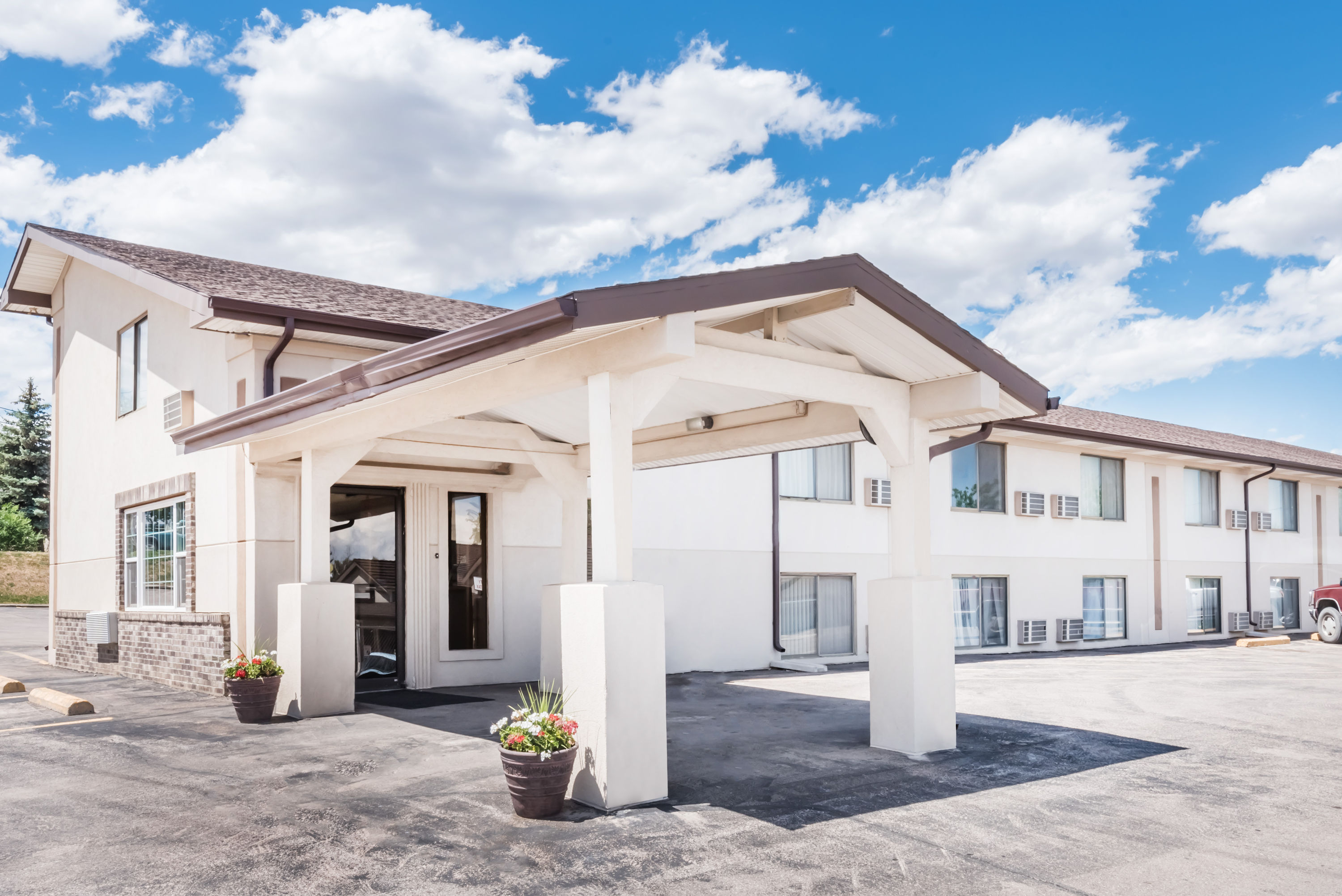 Exterior Day Image of Super 8 by Wyndham Belle Fourche SD hotel in Belle Fourche, South Dakota