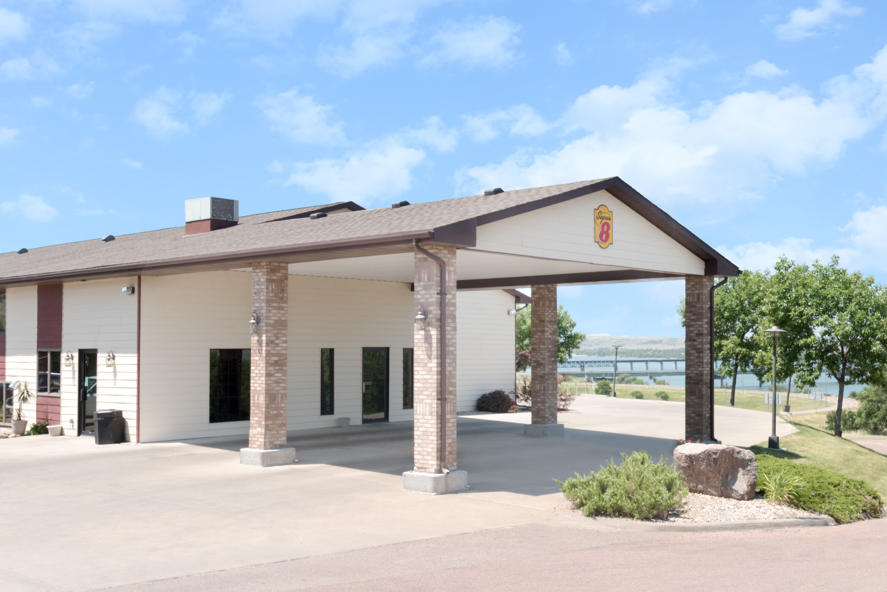 Super 8 By Wyndham Chamberlain Sd Chamberlain Sd Hotels We have plenty of perfect hotels in chamberlain, south dakota, usa. super 8 by wyndham chamberlain sd