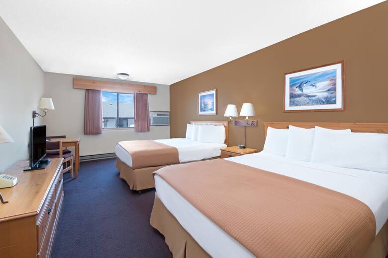 Super 8 By Wyndham Chamberlain Sd Hotels 57325 Guest Room At The Super 8 By Wyndham Chamberlain Sd In South Dakota