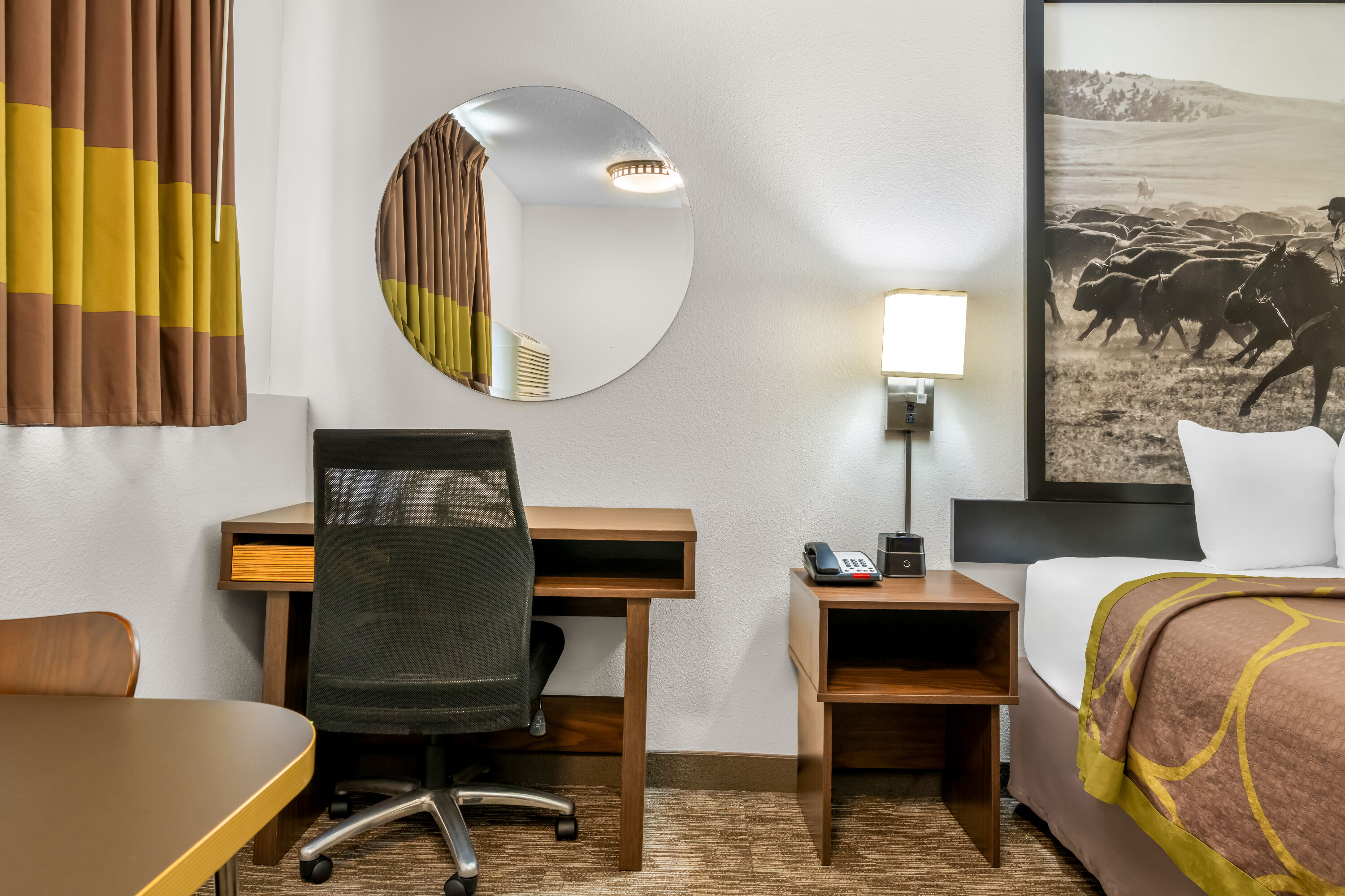 Queen bed guest room at the Super 8 by Wyndham Custer/Crazy Horse Area in Custer, South Dakota