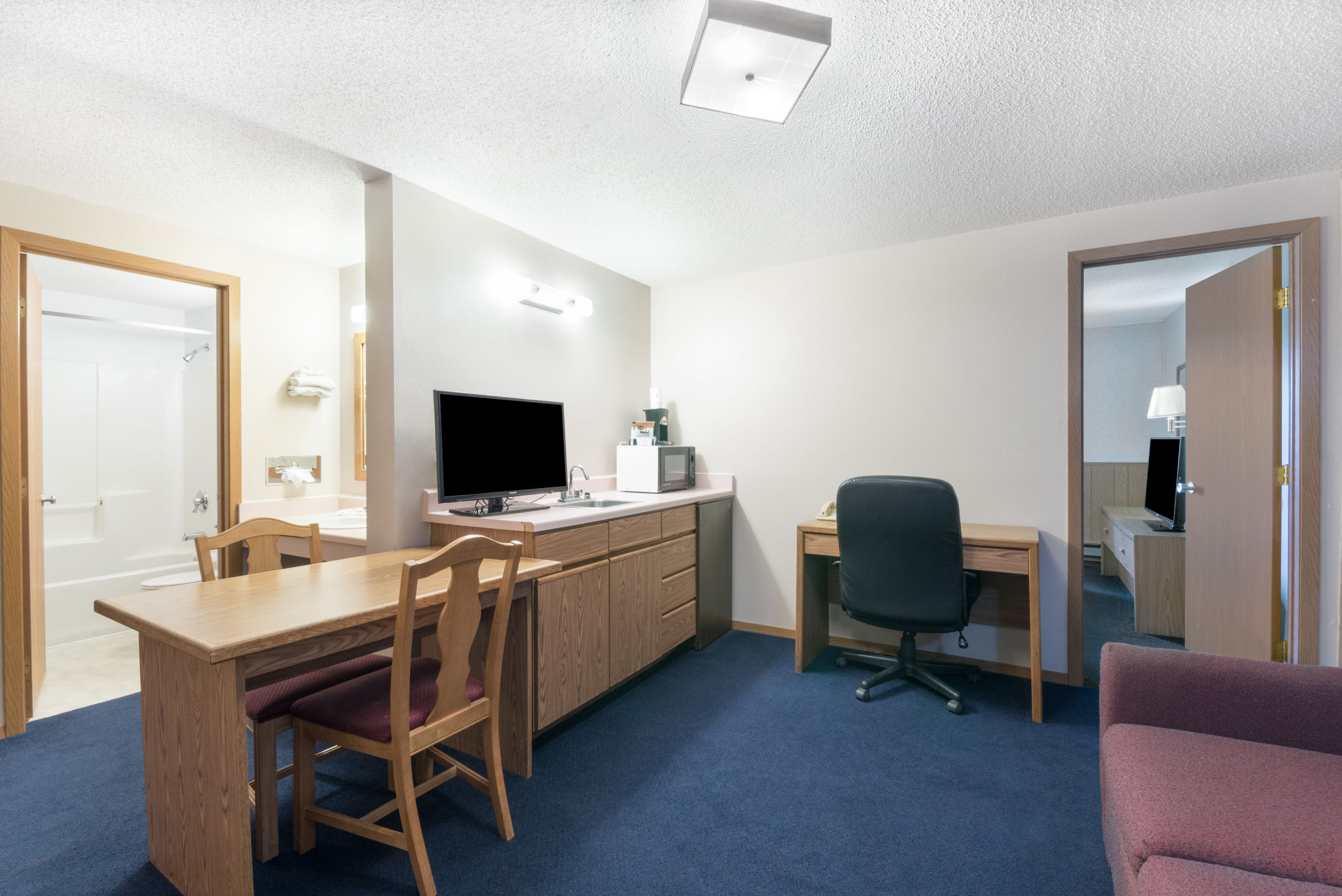 Super 8 by Wyndham Milbank SD suite in Milbank, South Dakota