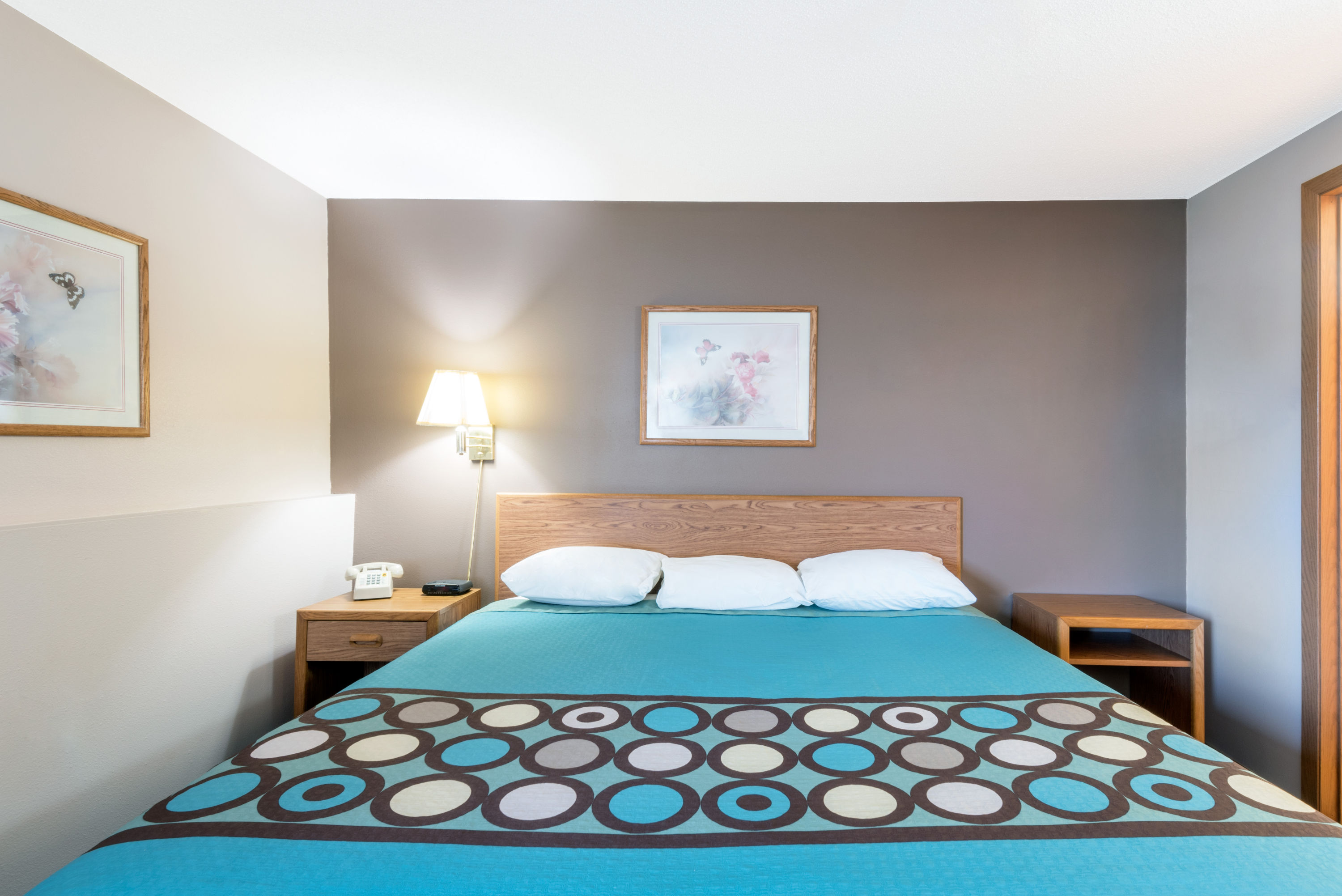 Super 8 by Wyndham Milbank SD suite in Milbank, South Dakota