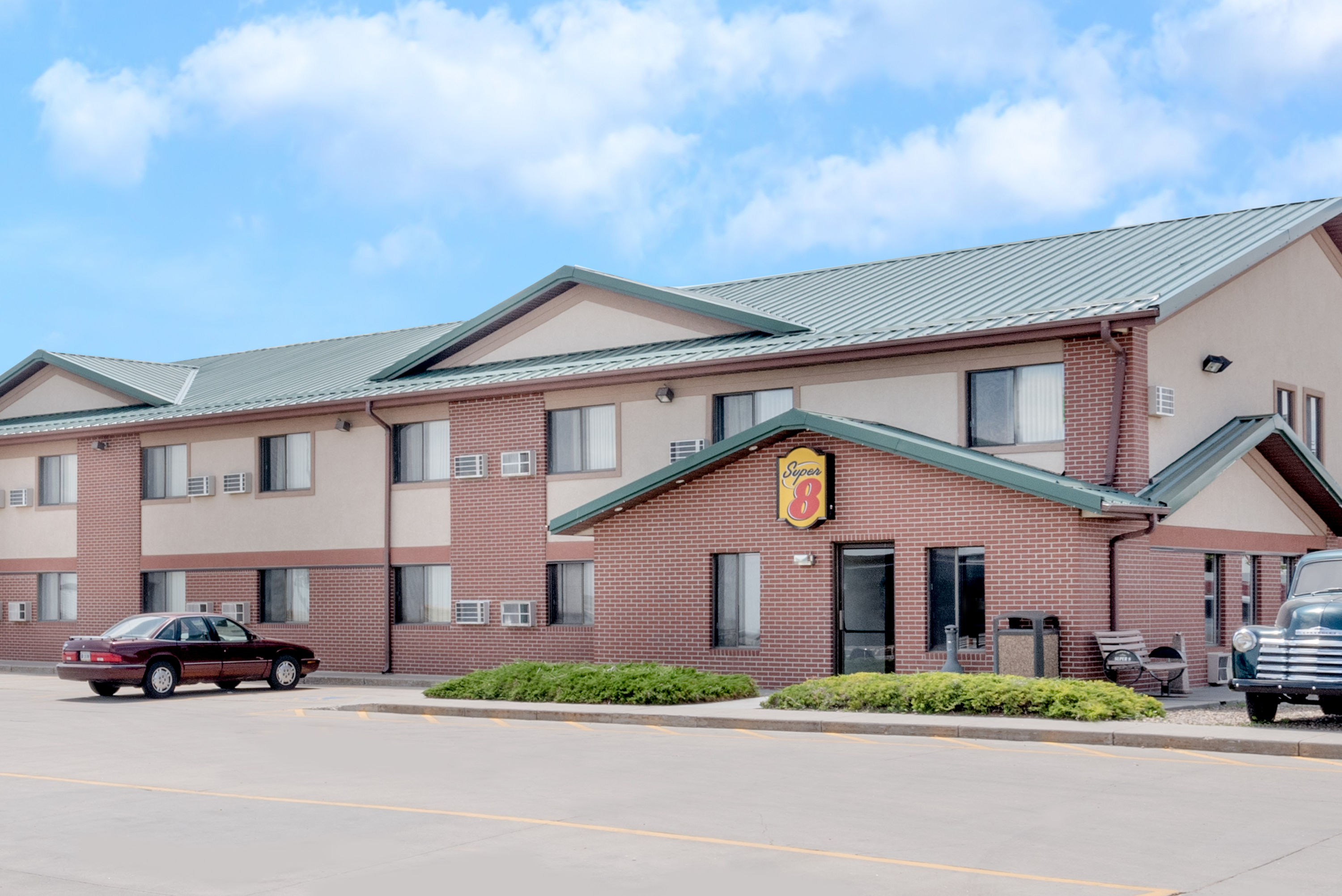 Exterior Day Image of Super 8 by Wyndham Murdo hotel in Murdo, South Dakota