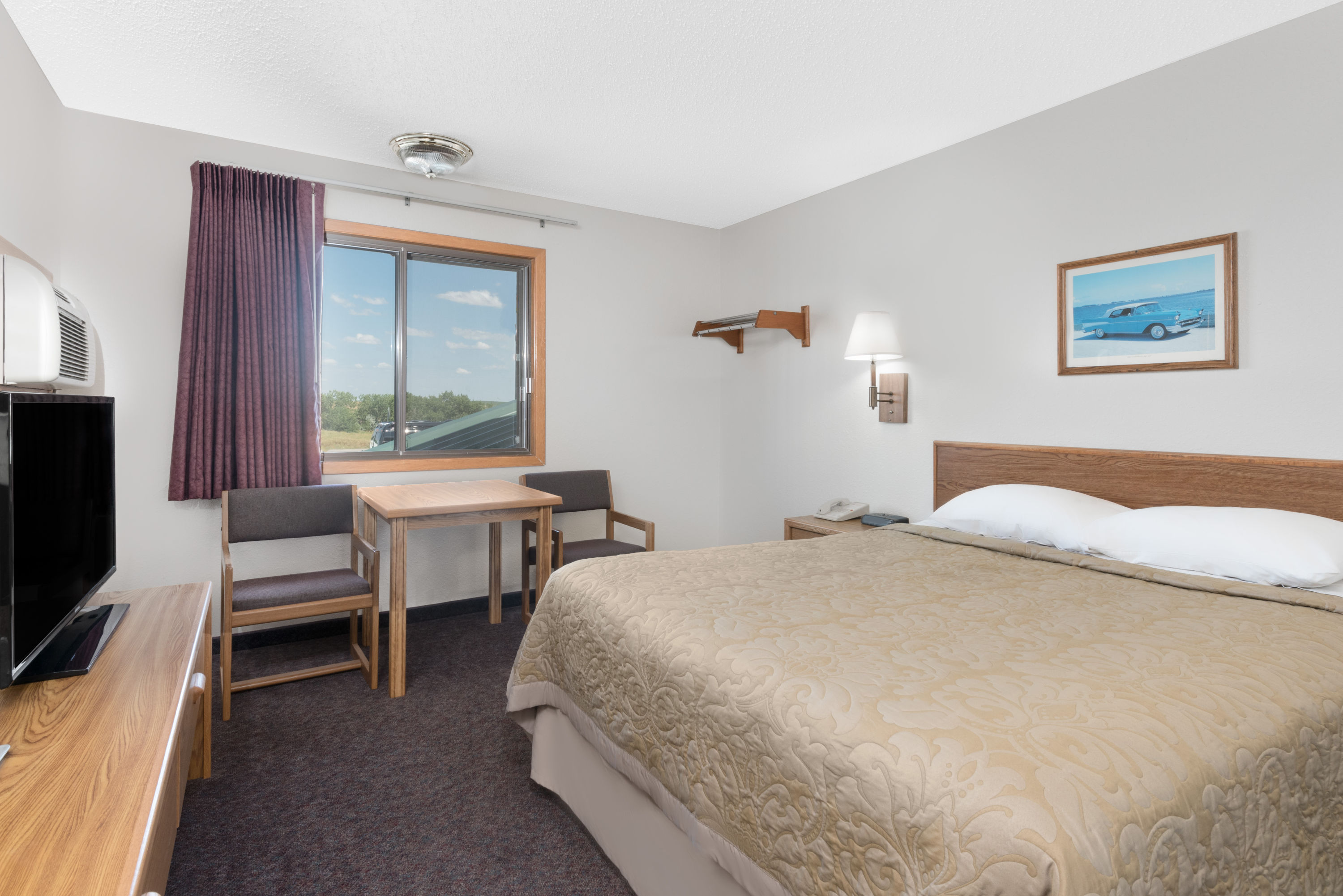 Guest room at the Super 8 by Wyndham Murdo in Murdo, South Dakota