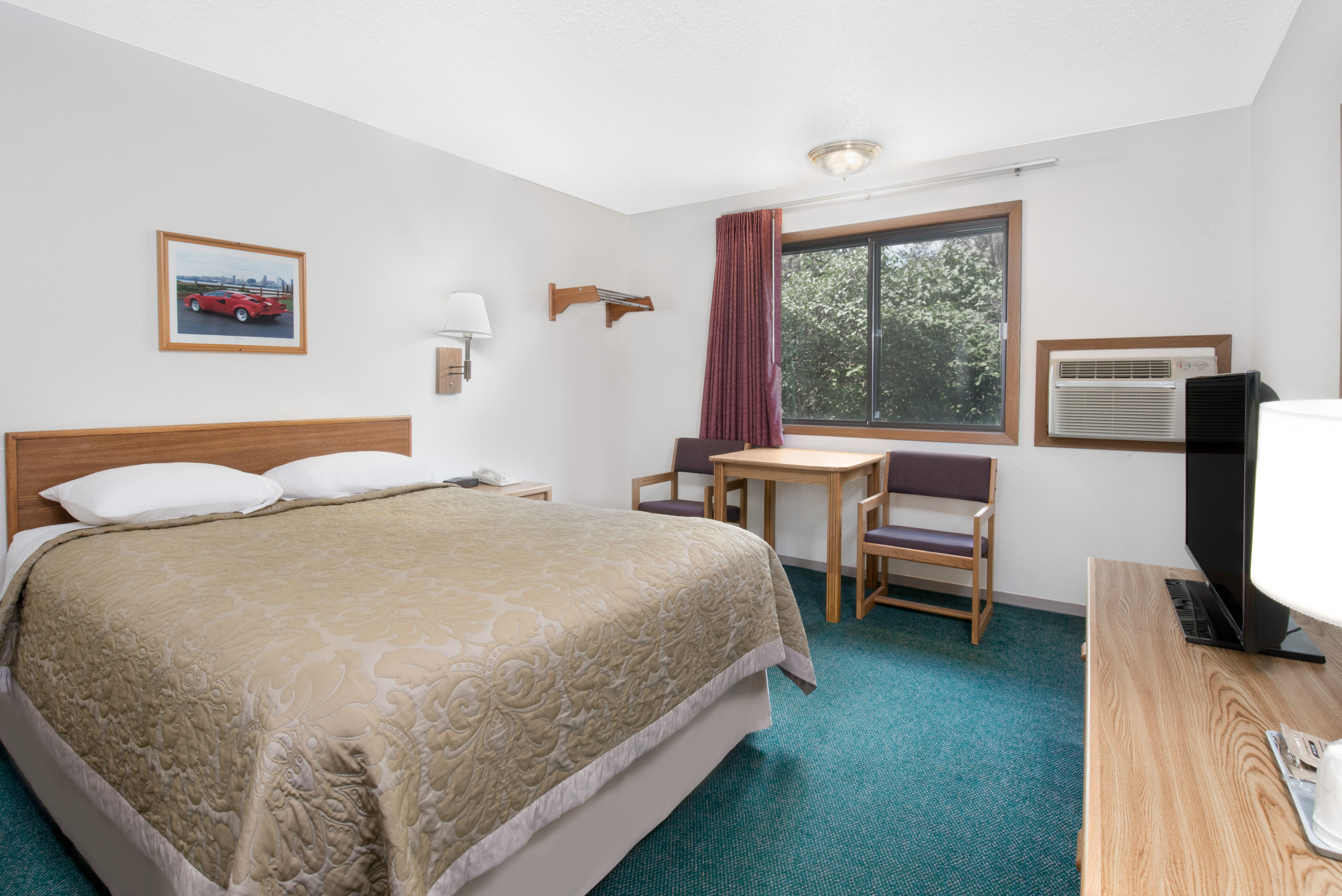 Guest room at the Super 8 by Wyndham Murdo in Murdo, South Dakota