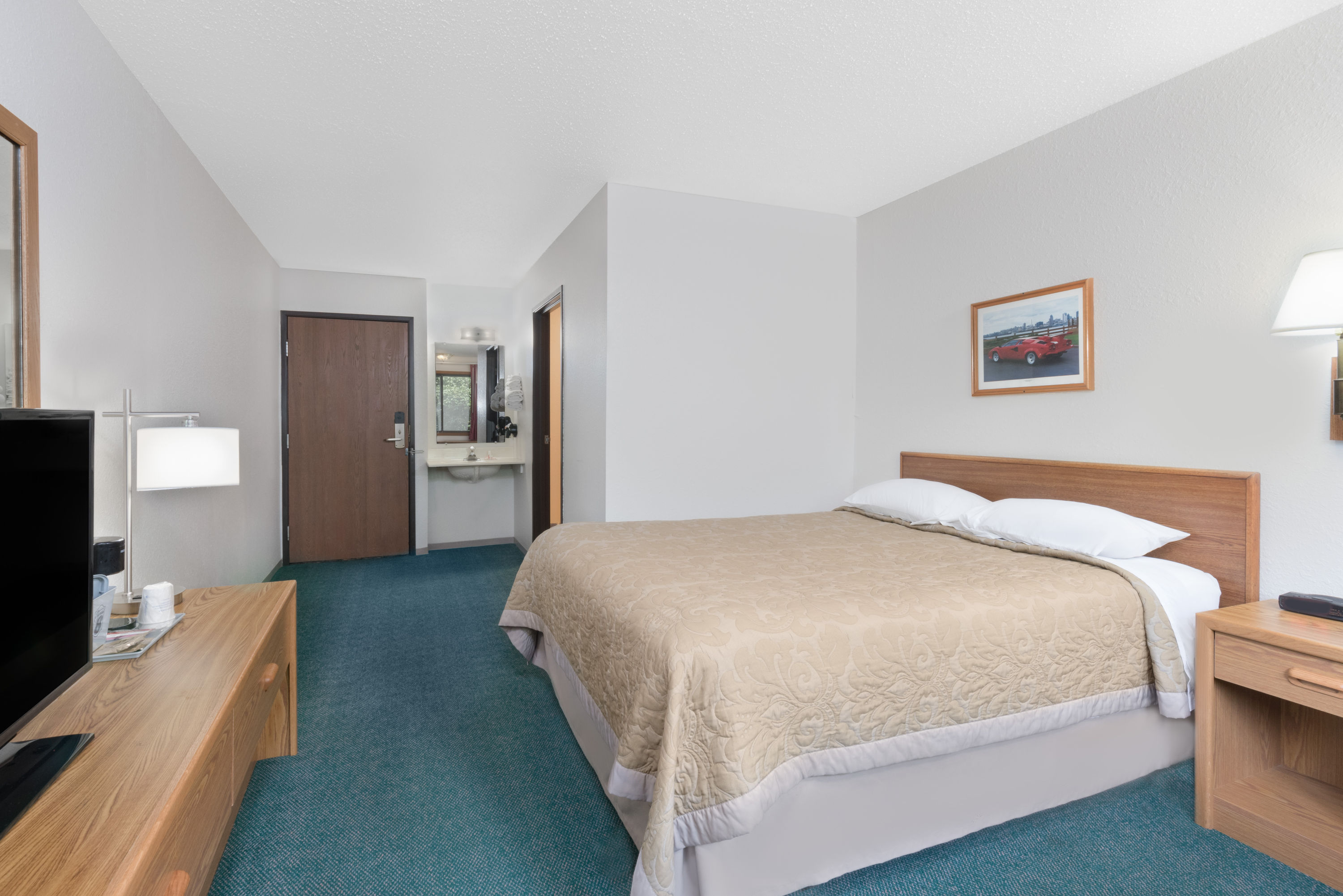 Guest room at the Super 8 by Wyndham Murdo in Murdo, South Dakota