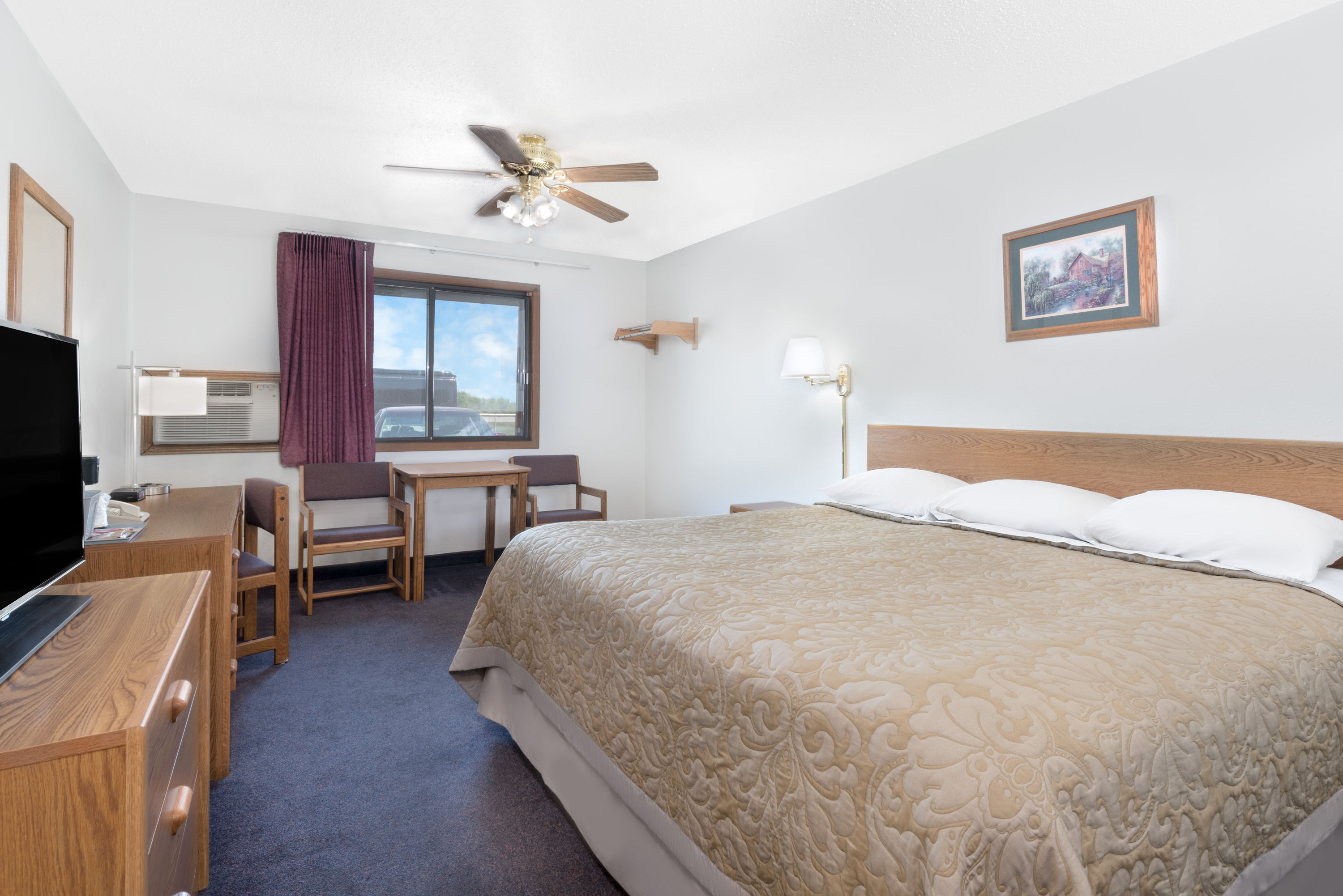 Guest room at the Super 8 by Wyndham Murdo in Murdo, South Dakota