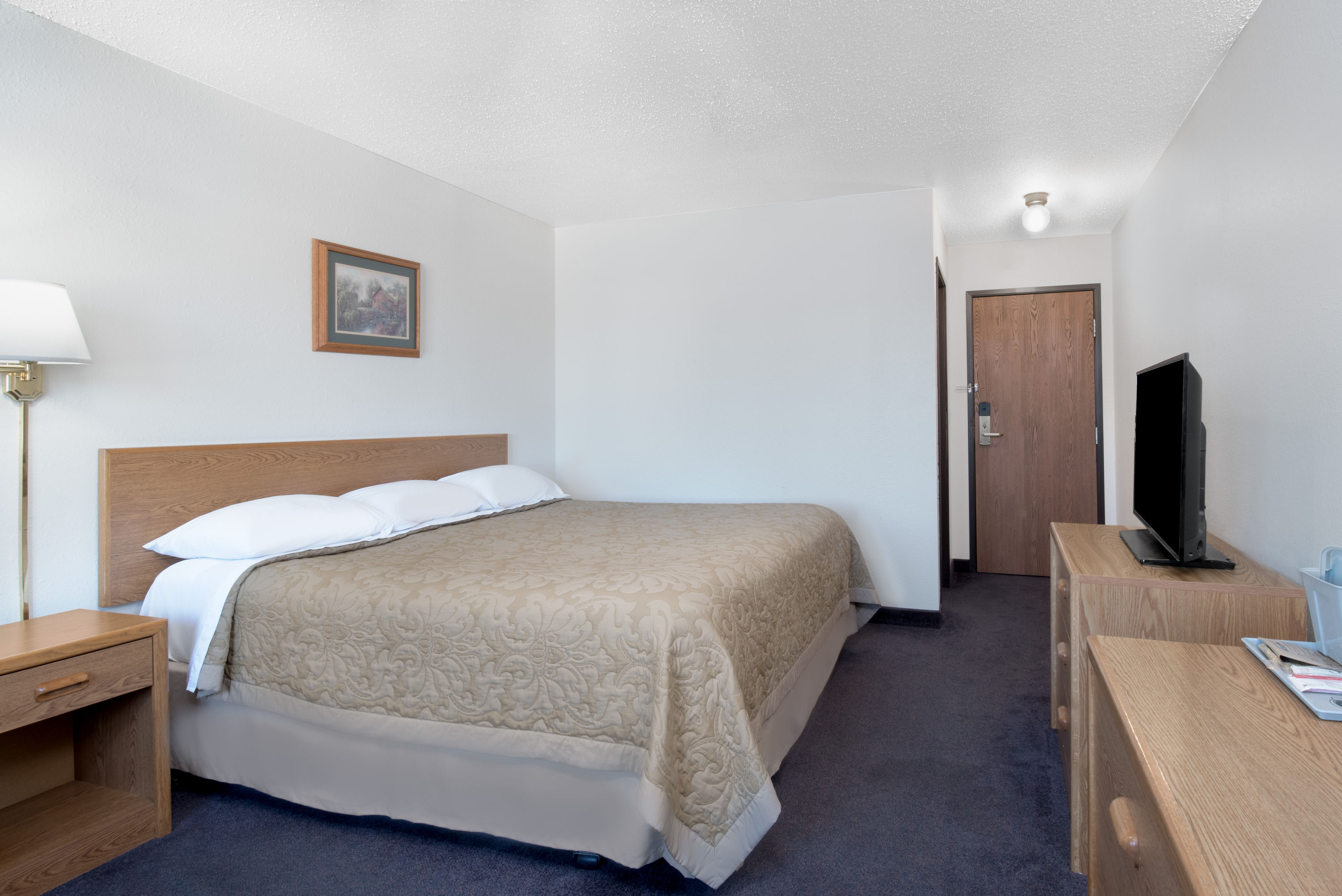 Guest room at the Super 8 by Wyndham Murdo in Murdo, South Dakota