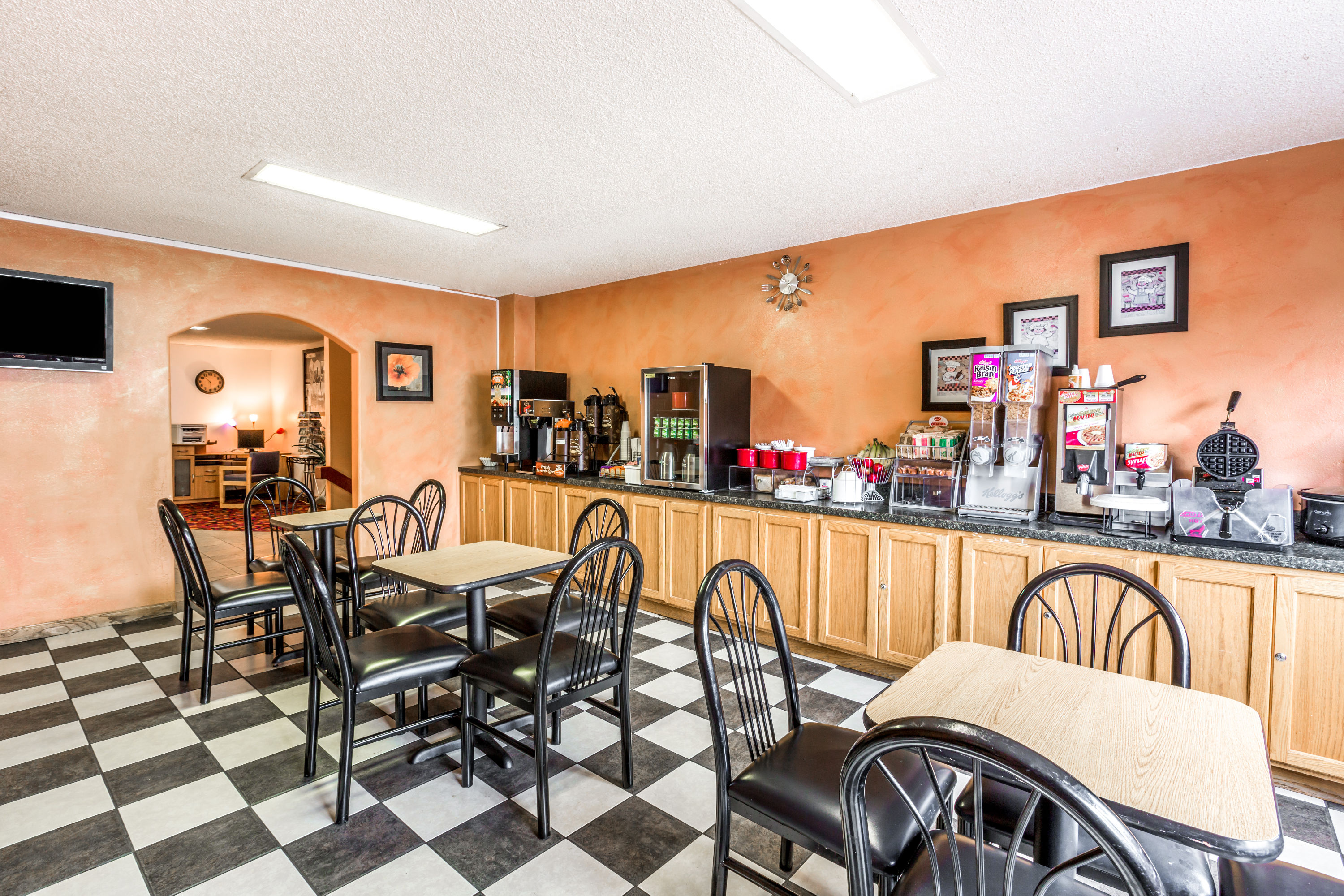 Super 8 By Wyndham Airport I90 Sioux Falls Sd Hotels