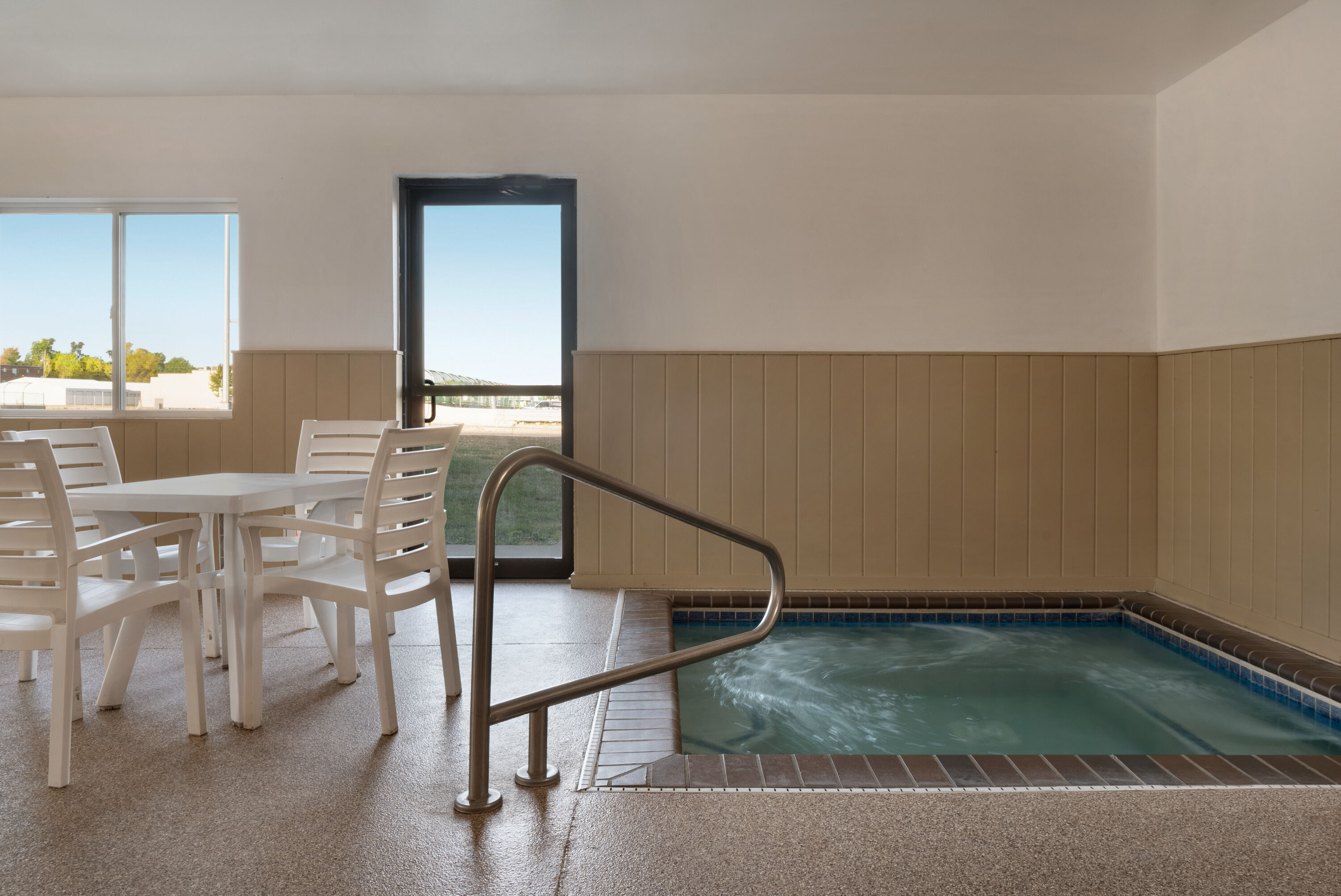 Hot tub at the Super 8 by Wyndham Sioux Falls in Sioux Falls, South Dakota