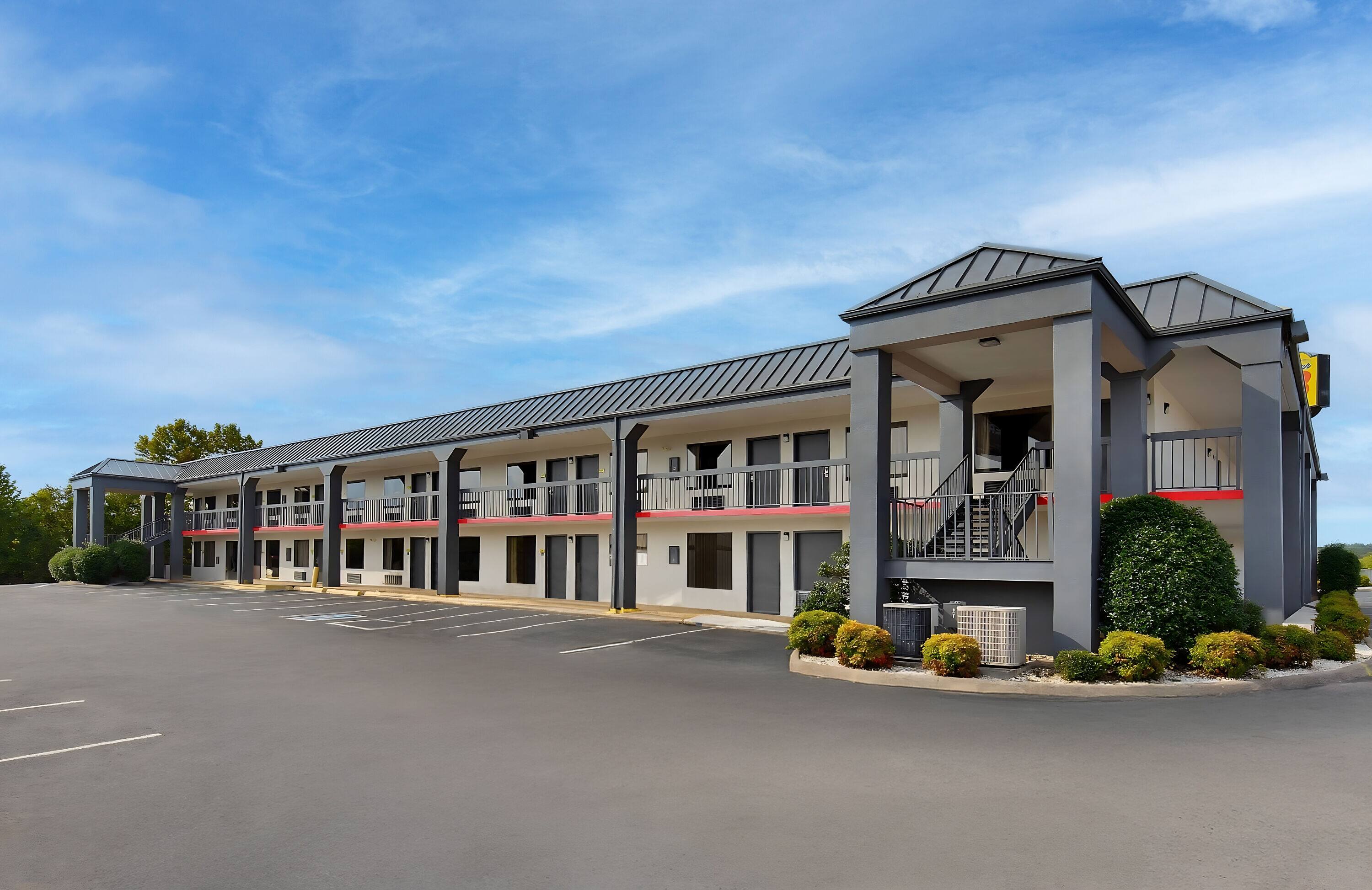 Super 8 by Wyndham Bulls Gap Greeneville Area | Bulls Gap, TN Hotels