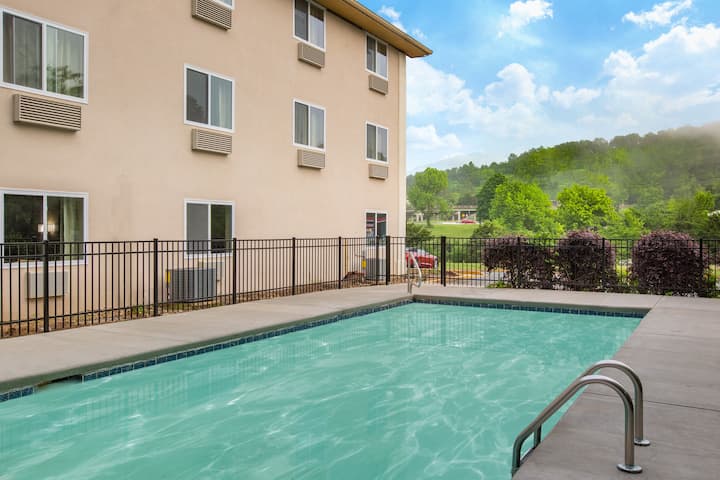 Super 8 By Wyndham Chattanooga Lookout Mountain Tn Chattanooga Tn Hotels Super 8 By Wyndham Chattanooga Lookout Mountain Tn Chattanooga Tn Hotels