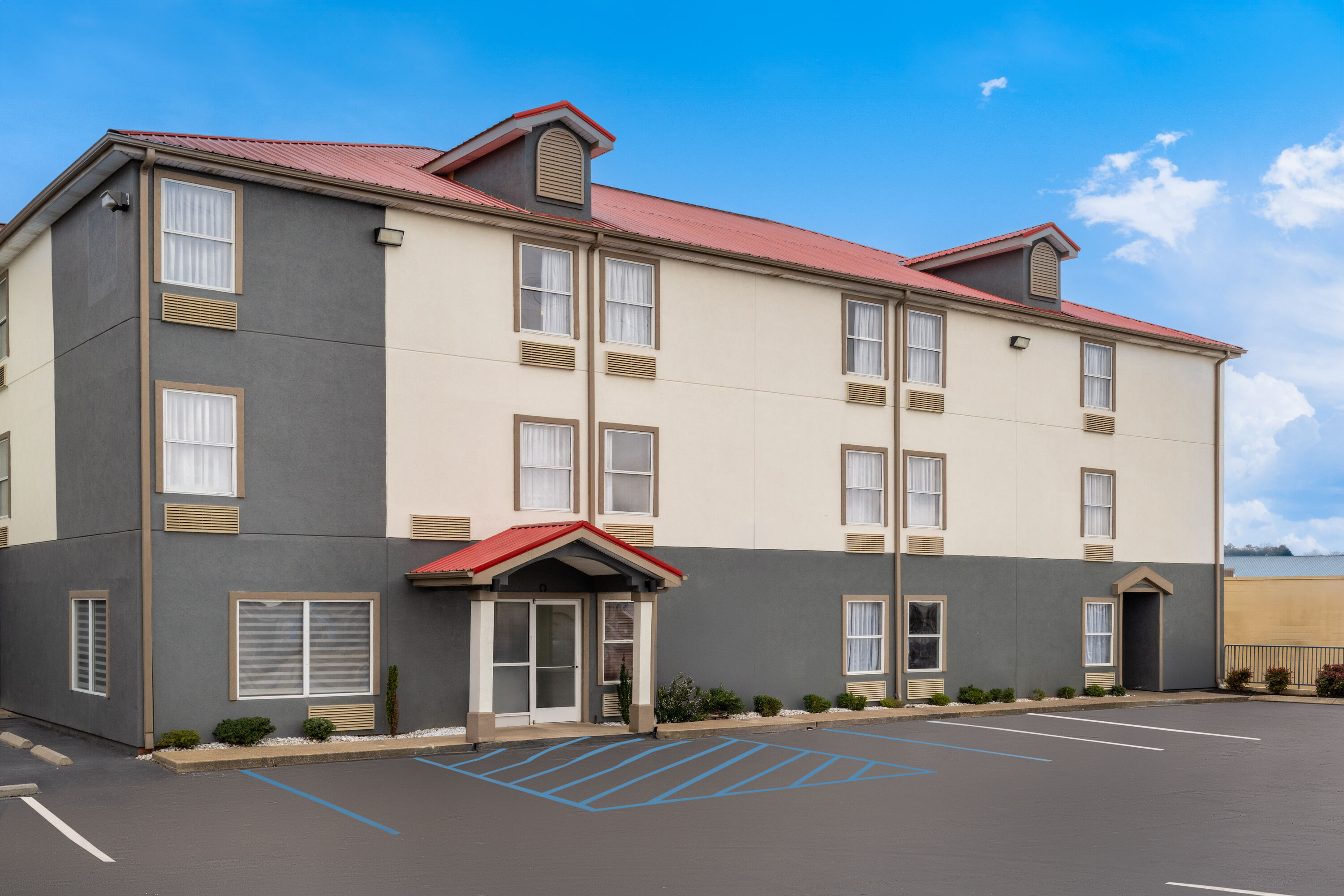Exterior Day Image of Super 8 by Wyndham Chattanooga East/Hamilton Place hotel in Chattanooga, Tennessee