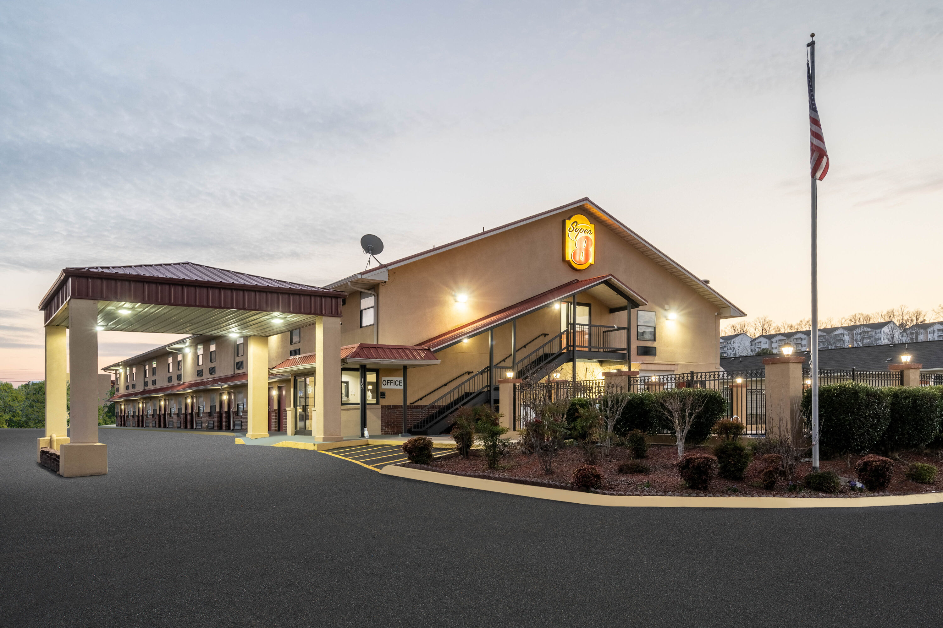 Exterior of Super 8 by Wyndham Cleveland hotel in Cleveland, Tennessee