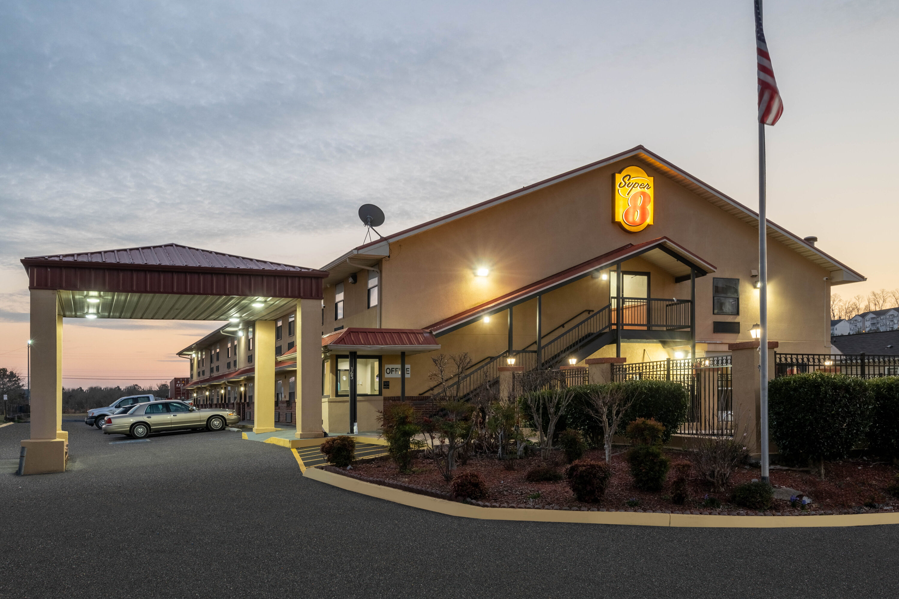 Exterior of Super 8 by Wyndham Cleveland hotel in Cleveland, Tennessee