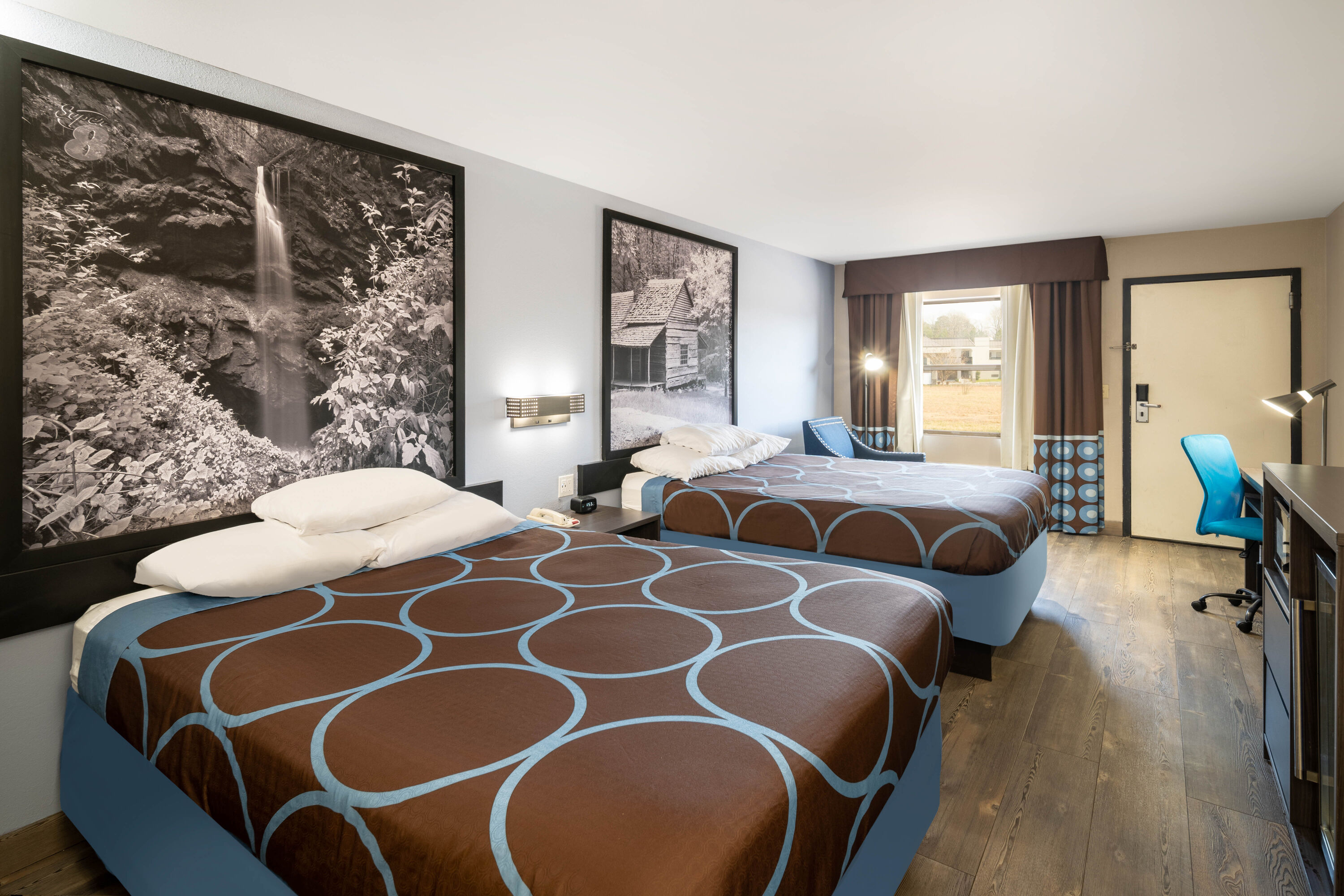 Guest room at the Super 8 by Wyndham Cleveland in Cleveland, Tennessee