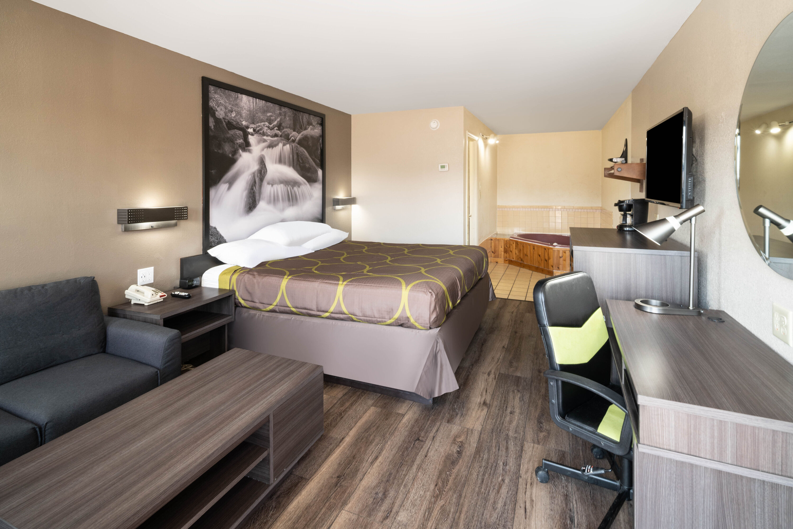 Super 8 by Wyndham Cleveland suite in Cleveland, Tennessee