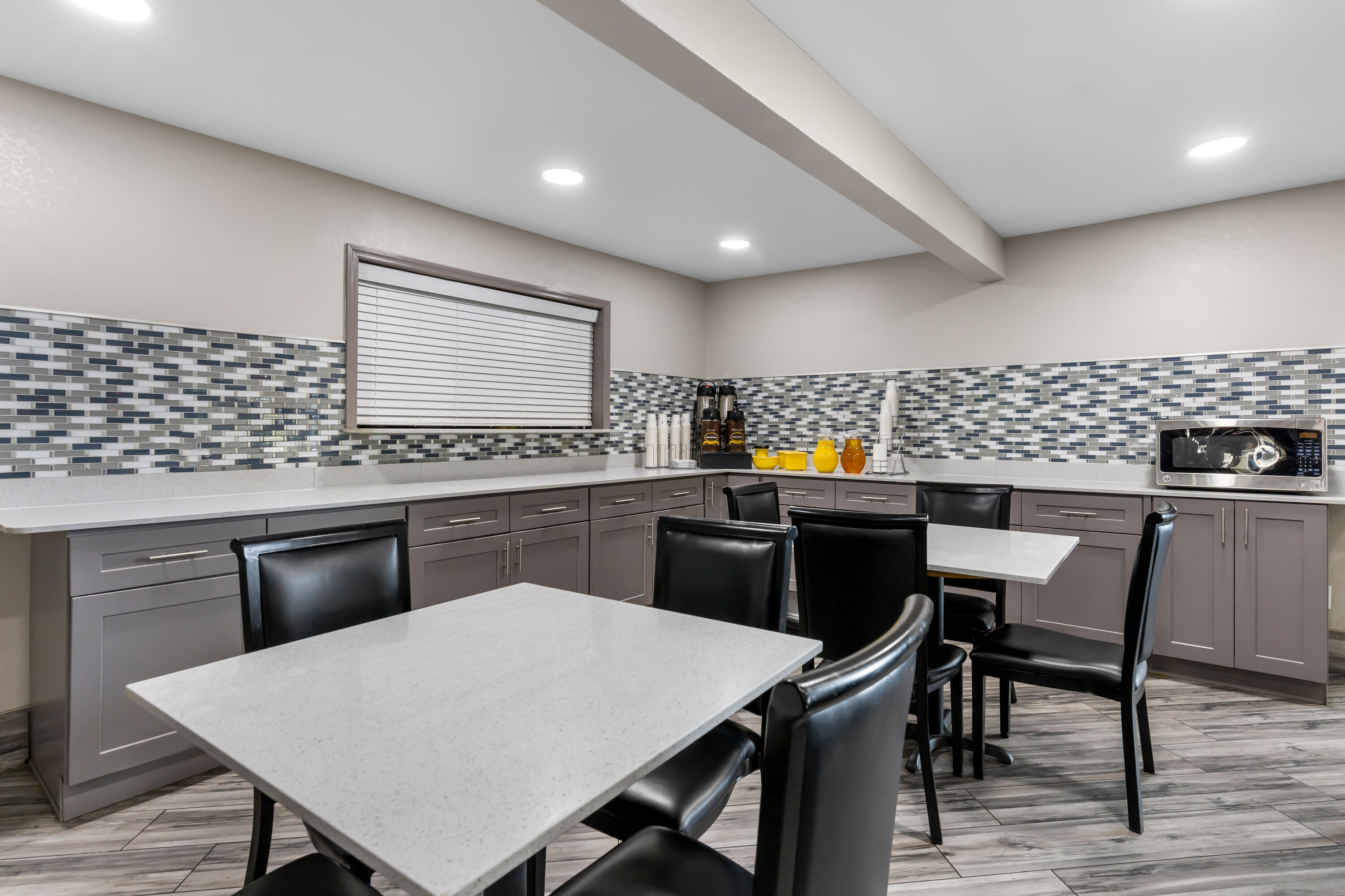 Super 8 by Wyndham Dickson restaurant breakfast area with seating in Dickson, Tennessee