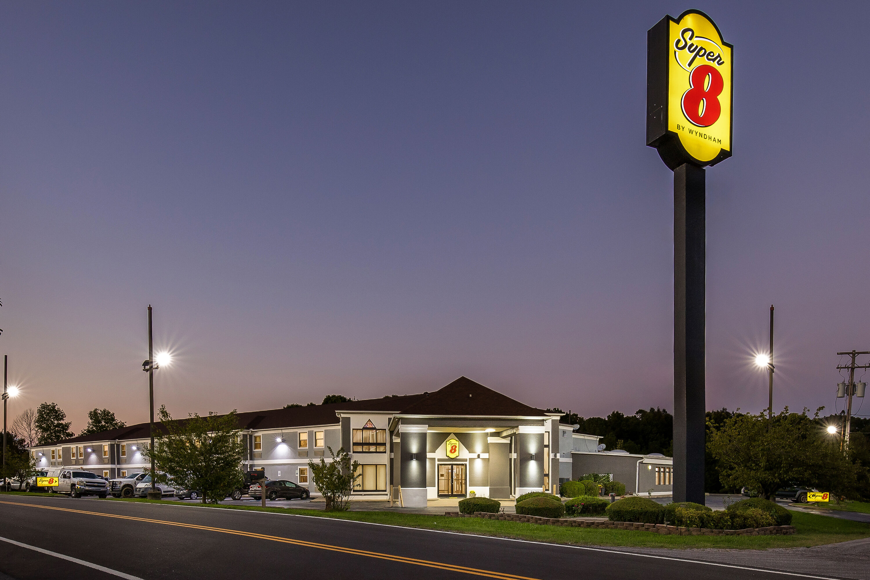 Exterior Night Image of Super 8 by Wyndham Dickson hotel in Dickson, Tennessee