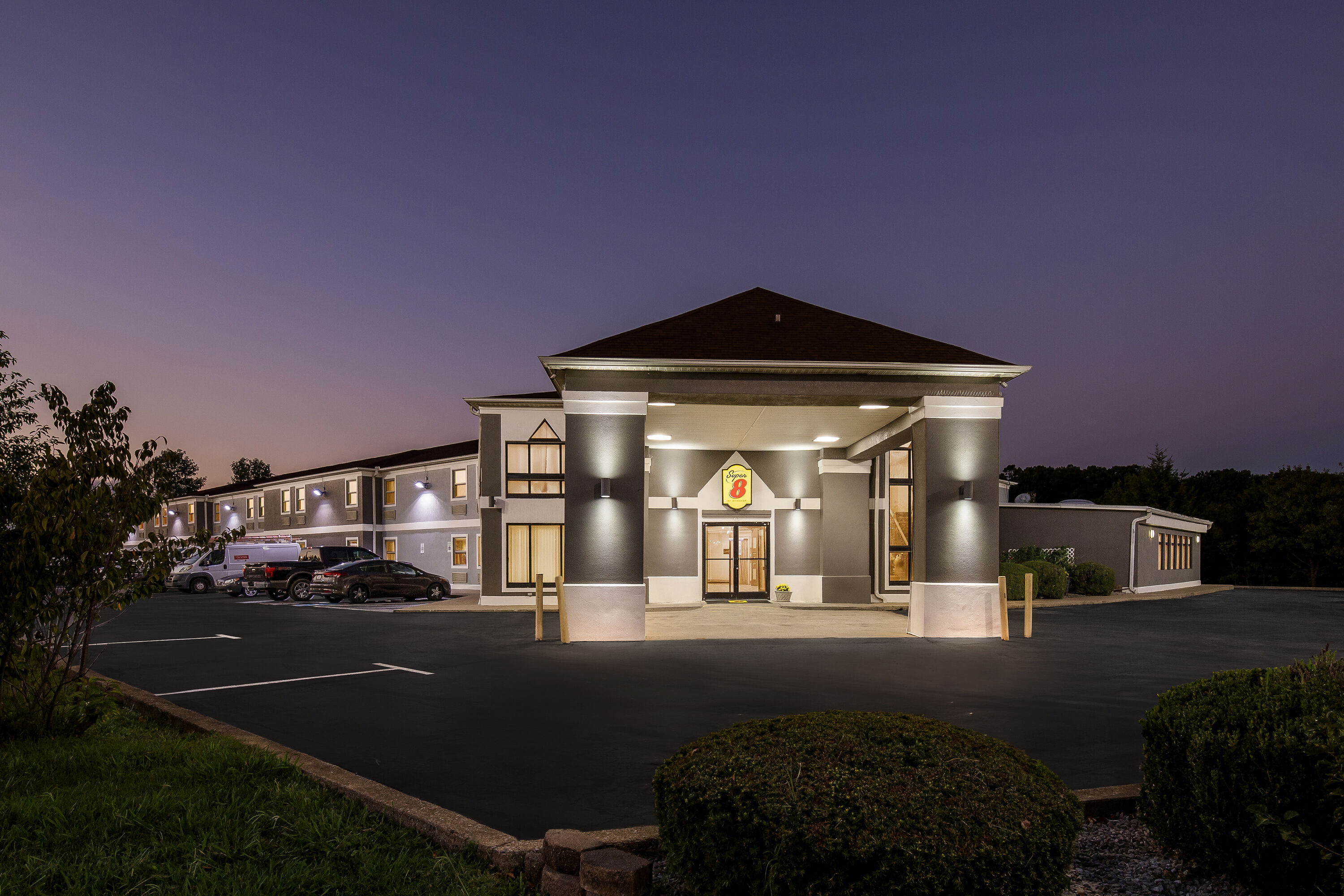 Exterior Night Image of Super 8 by Wyndham Dickson hotel in Dickson, Tennessee